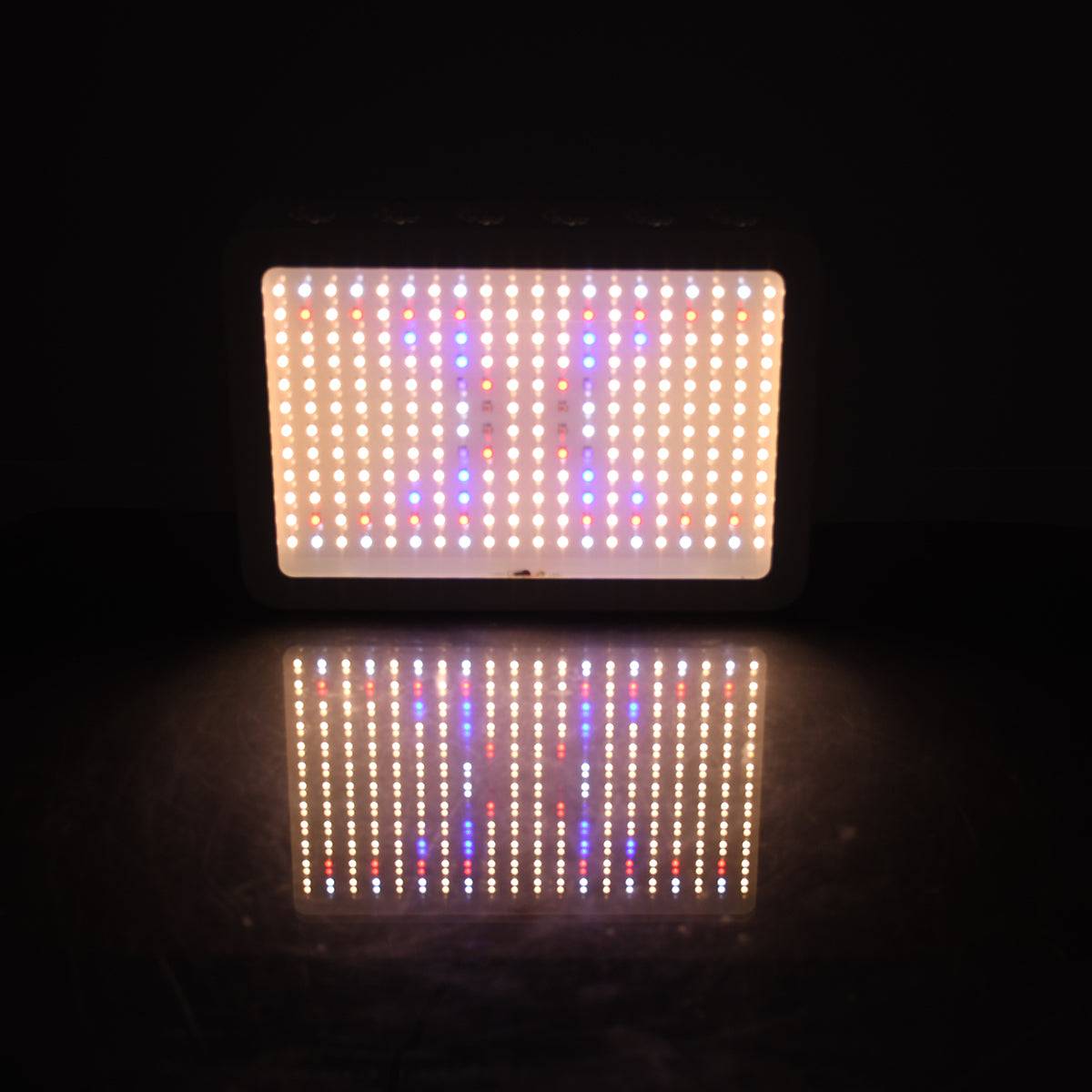 GloboStar® 85952 Grow Light Full Spectrum LED Φωτιστικό Ανάπτυξης Φυτών Θερμοκηπίου SMD 2835 2000W 160° AC230V IP54 Εσωτερικού Χώρου για Κάλυψη Επιφάνειας 3m x 3m Πλήρους Φάσματος Φωτισμού - ledmania.gr