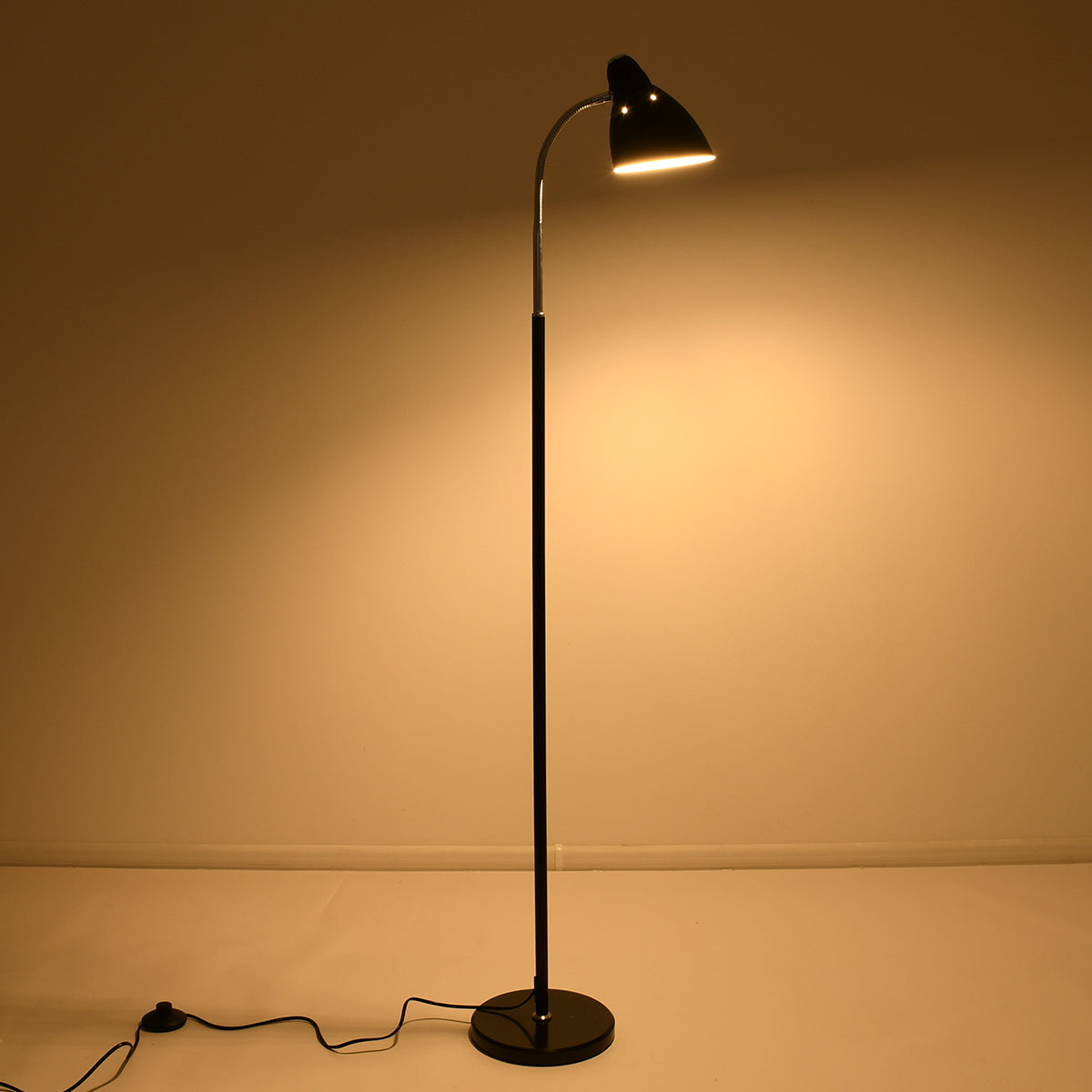 GLOBOSTAR® VERSA 00830 Μοντέρνο Επιδαπέδιο Φωτιστικό με Ντουί 1 x E27 AC 220-240V IP20 - Μαύρο & Χρώμιο - Μ14.5 x Π14.5 x Υ155cm - ledmania.gr