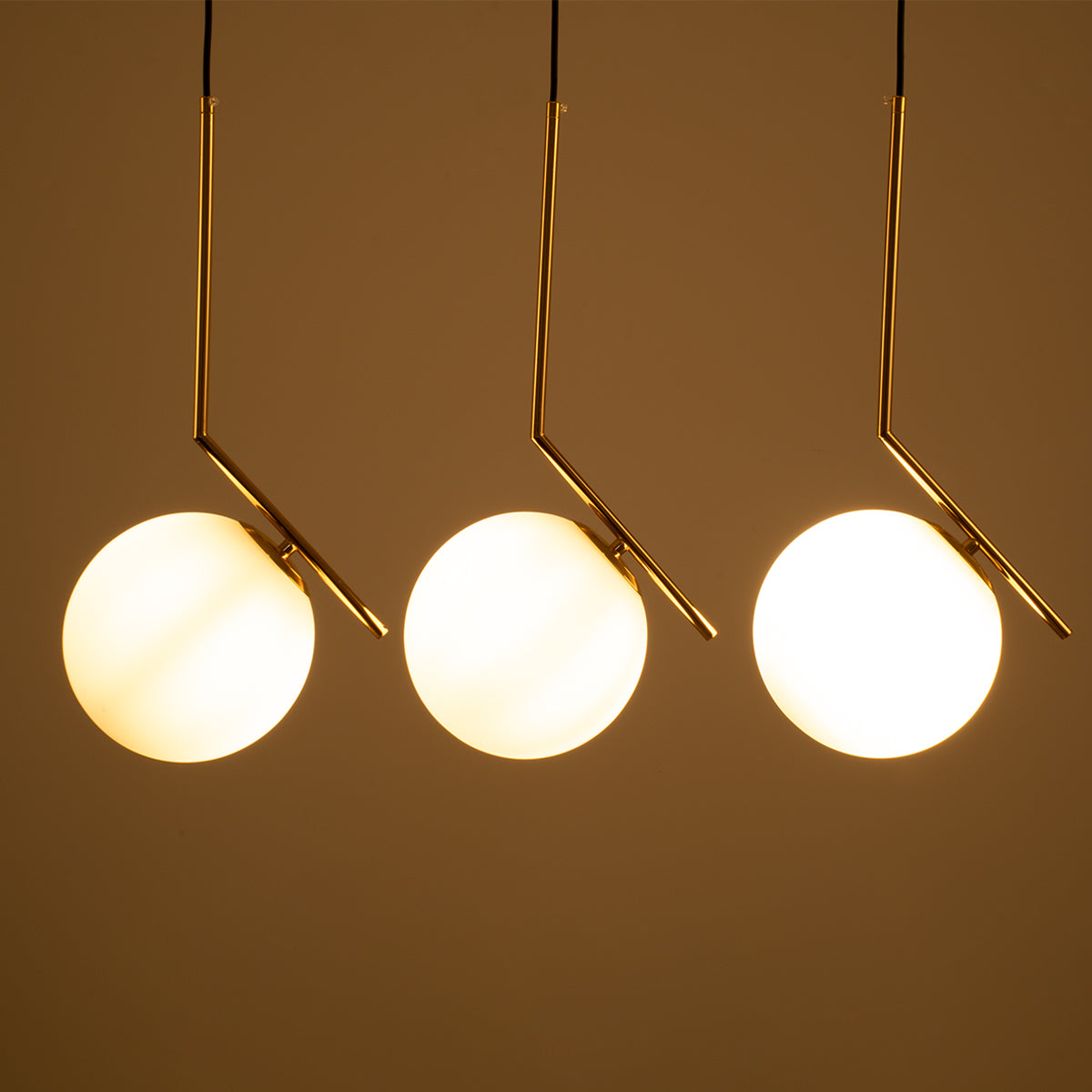 GLOBOSTAR® MONROE 00955 Μοντέρνο Κρεμαστό Φωτιστικό Οροφής με Ντουί 3 x E27 AC 220-240V IP20 - Χρυσό & Λευκό - Μ74 x Π25 x Υ50cm - ledmania.gr