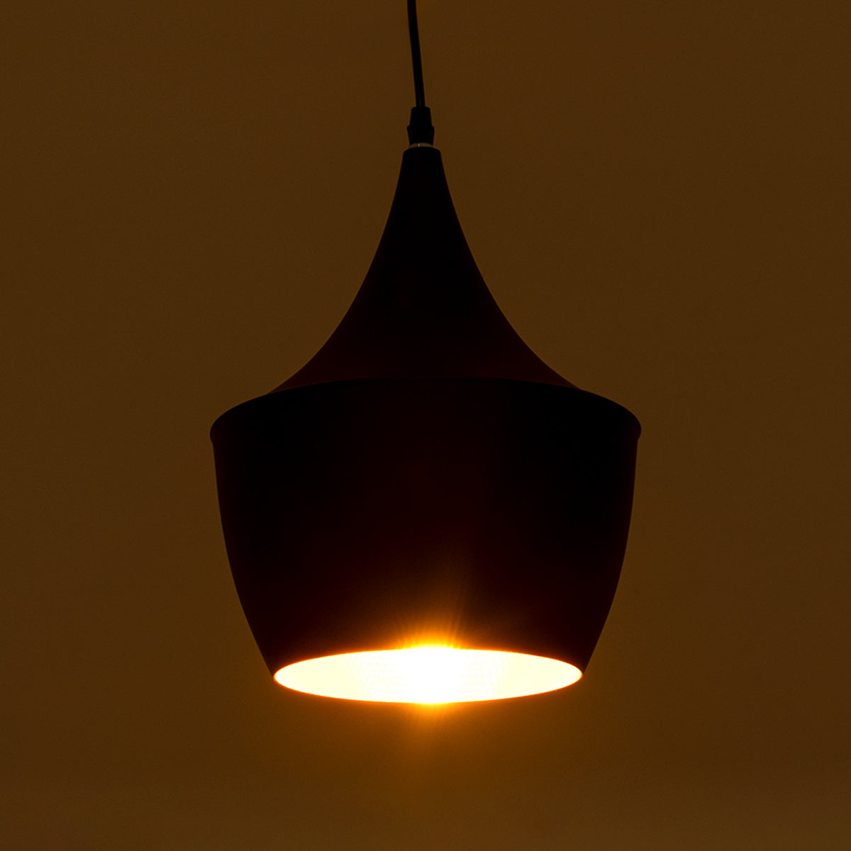 GloboStar® SHANGHAI BLACK 01025-A Μοντέρνο Κρεμαστό Φωτιστικό Οροφής Μονόφωτο 1 x E27 Μαύρο Μεταλλικό Καμπάνα Φ25 x Υ30cm - ledmania.gr