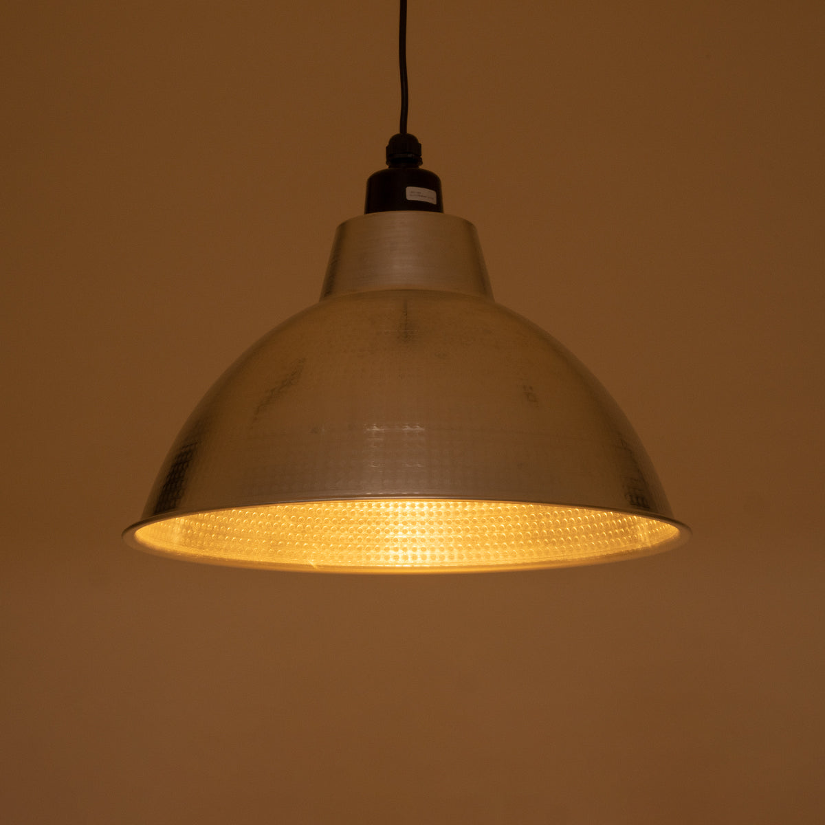 GloboStar® LOUVE 01178 Vintage Κρεμαστό Φωτιστικό Καμπάνα Μονόφωτο 1 x E27 IP20 Ασημί & Μαύρο Μέταλλο - Μ40 x Π40 x Y30cm - ledmania.gr