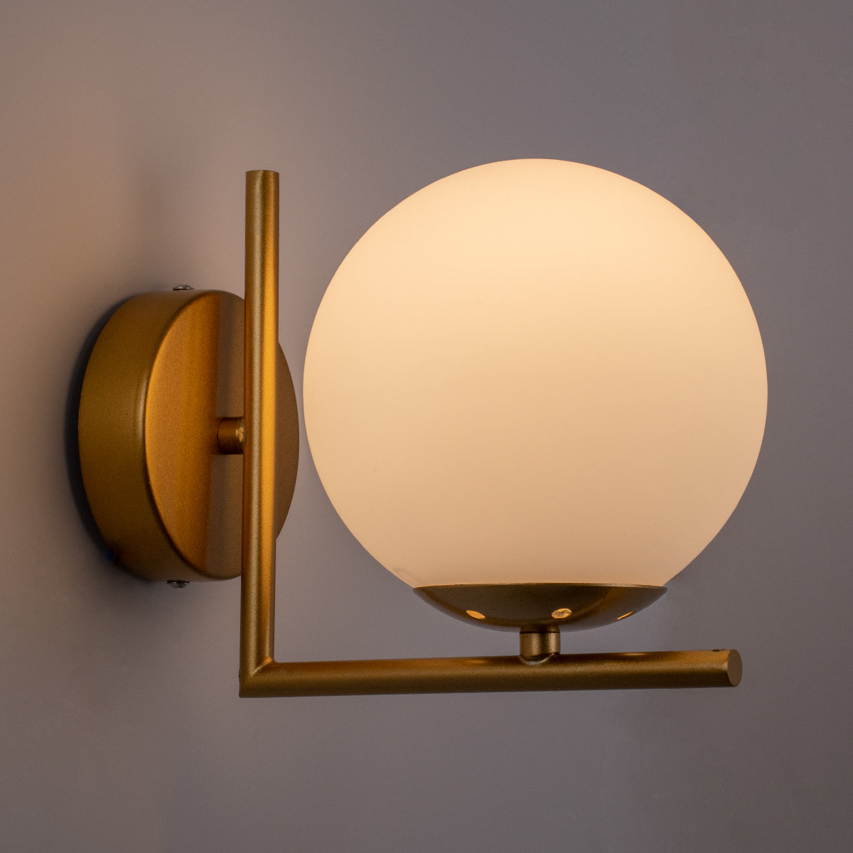 GLOBOSTAR® JADA 01426 Μοντέρνο Φωτιστικό Τοίχου - Απλίκα με Ντουί 1 x E27 AC 220-240V IP20 - Χρυσό & Λευκό - Μ15 x Π21.5 x Υ18cm - ledmania.gr