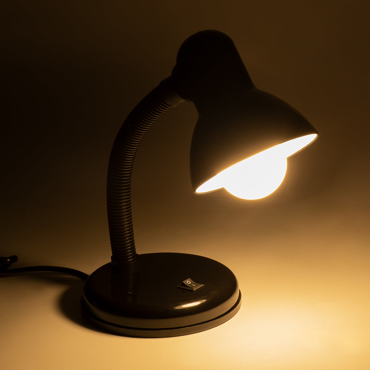 GLOBOSTAR® STUDENT 01530 Μοντέρνο Επιτραπέζιο Φωτιστικό Πορτατίφ με Ντουί 1 x E27 AC 220-240V IP20 - Μαύρο - Μ12 x Π12 x Υ32cm - ledmania.gr