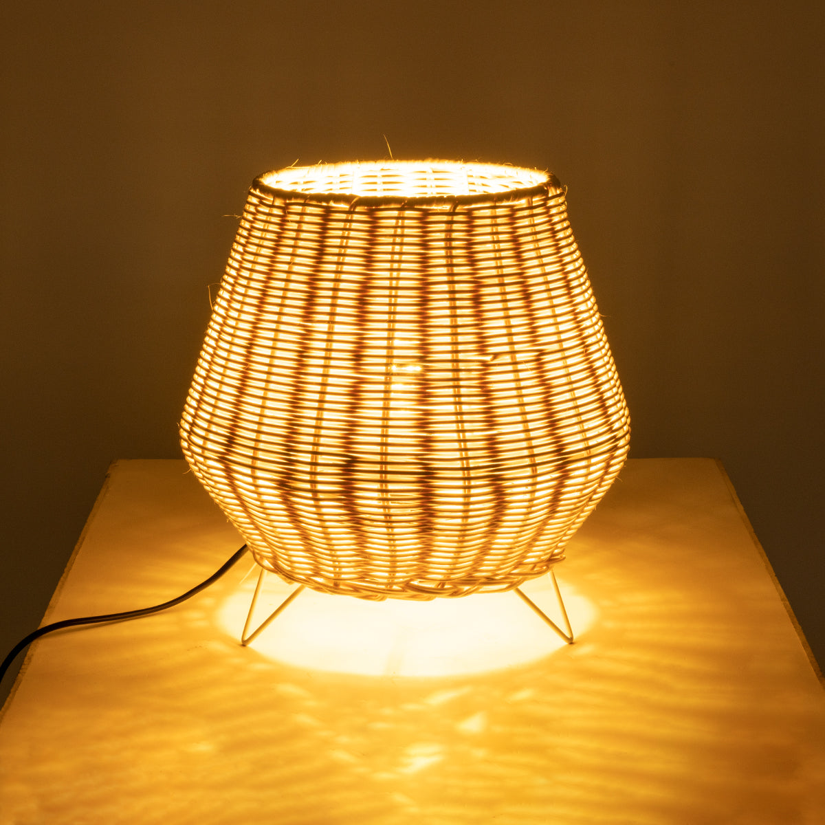 GLOBOSTAR® BOLSON 02010 Boho Επιδαπέδιο Φωτιστικό με Ντουί 1 x E27 AC 220-240V IP20 - Μπεζ & Λευκό - Μ30 x Π30 x Υ30cm