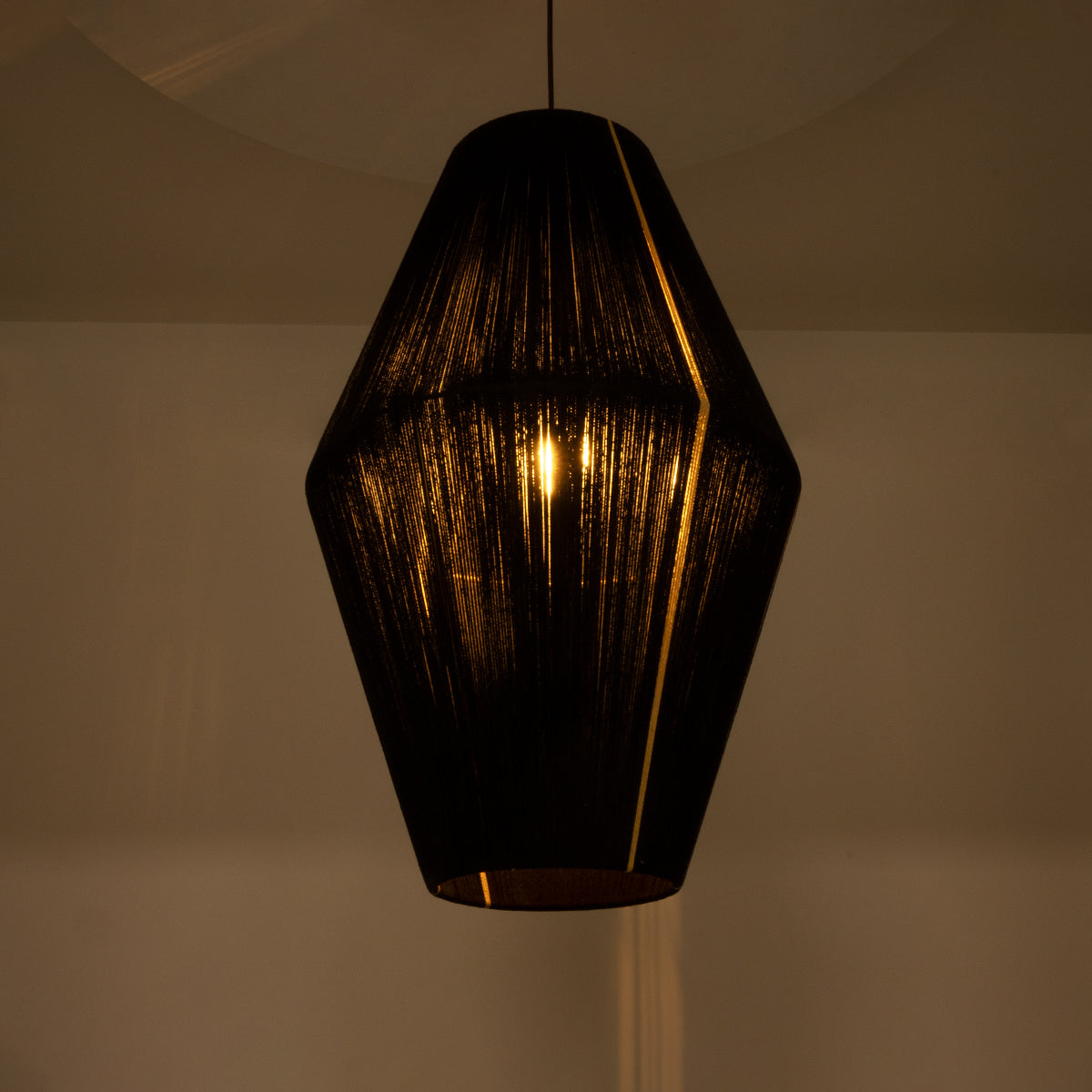GloboStar® SALERNO 02078 Boho Κρεμαστό Φωτιστικό Πλέγμα Μονόφωτο 1 x E27 IP20 Μαύρο & Μπεζ Σχοινί Μ50 x Π50 x Υ80cm - ledmania.gr