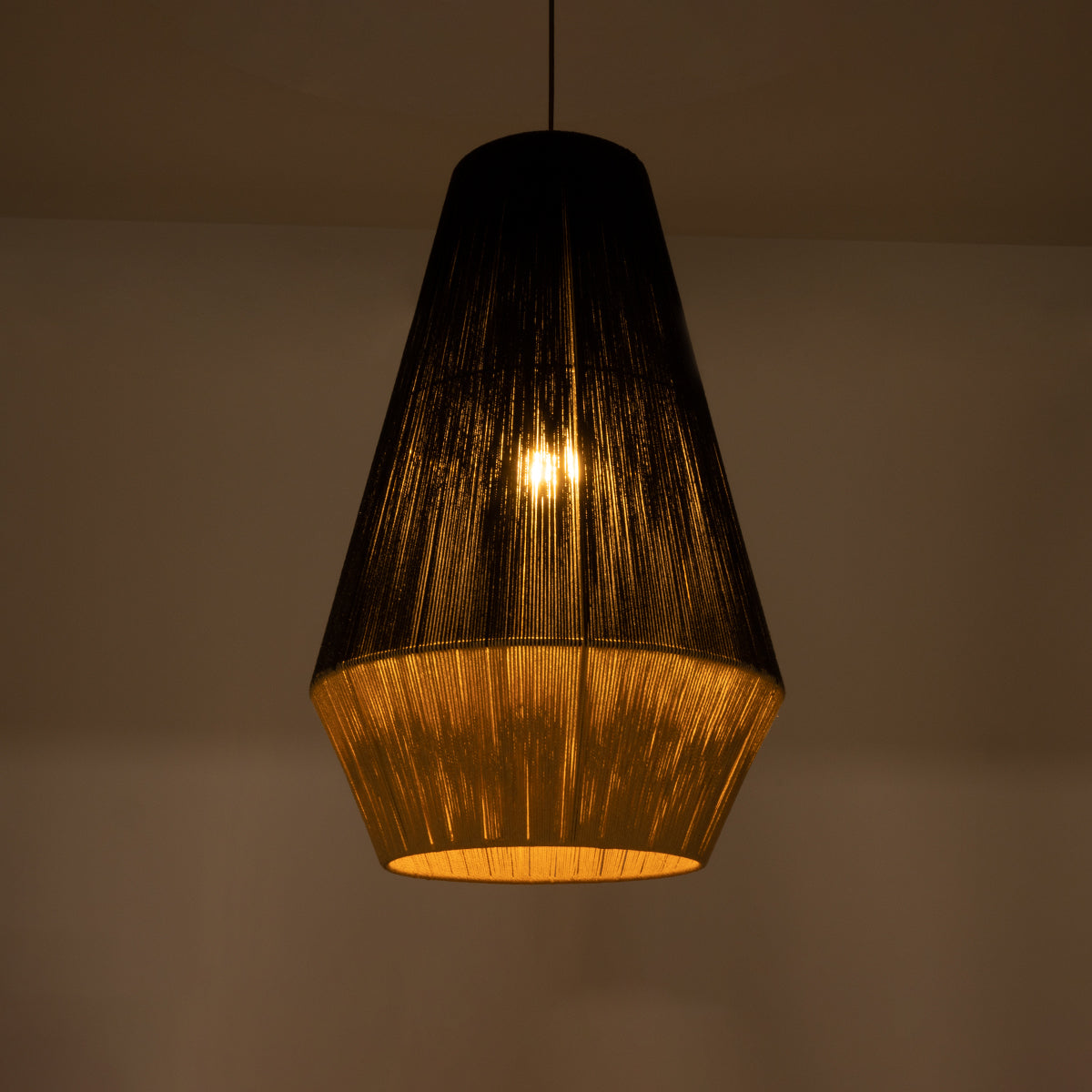 GloboStar® SALERNO 02080 Boho Κρεμαστό Φωτιστικό Πλέγμα Μονόφωτο 1 x E27 IP20 Μαύρο & Μπεζ Σχοινί Μ50 x Π50 x Υ80cm - ledmania.gr