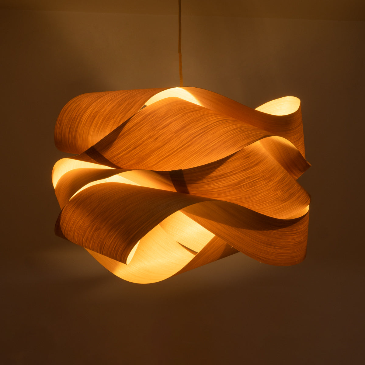 GloboStar® SARDIGNA 02180 Boho Κρεμαστό Φωτιστικό Οροφής Μονόφωτο 1 x E27 AC220-240V IP20 - Φ60 x Υ30cm - Καφέ Λεπτό Φύλλο Ξύλου Πλέγμα - ledmania.gr