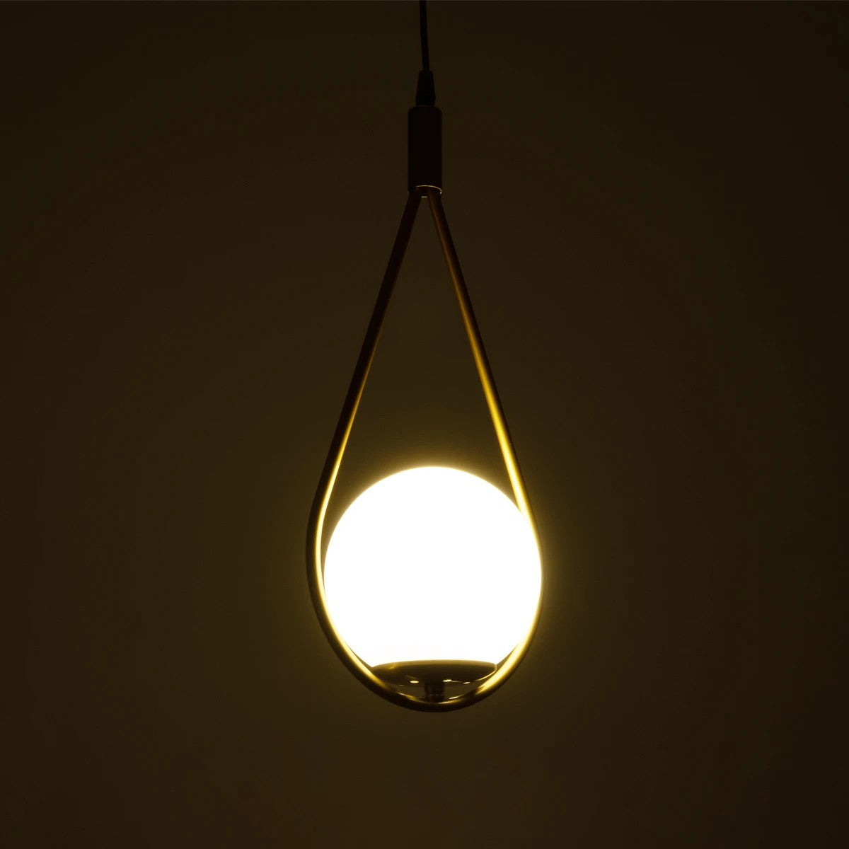 GloboStar® DROP 201-0034 Vintage Κρεμαστό Φωτιστικό Μπάλα Μονόφωτο 1 x E27 IP20 Χρυσό Μέταλλο με Λευκό Γυαλί - Μ20 x Π15 x Υ47cm - ledmania.gr