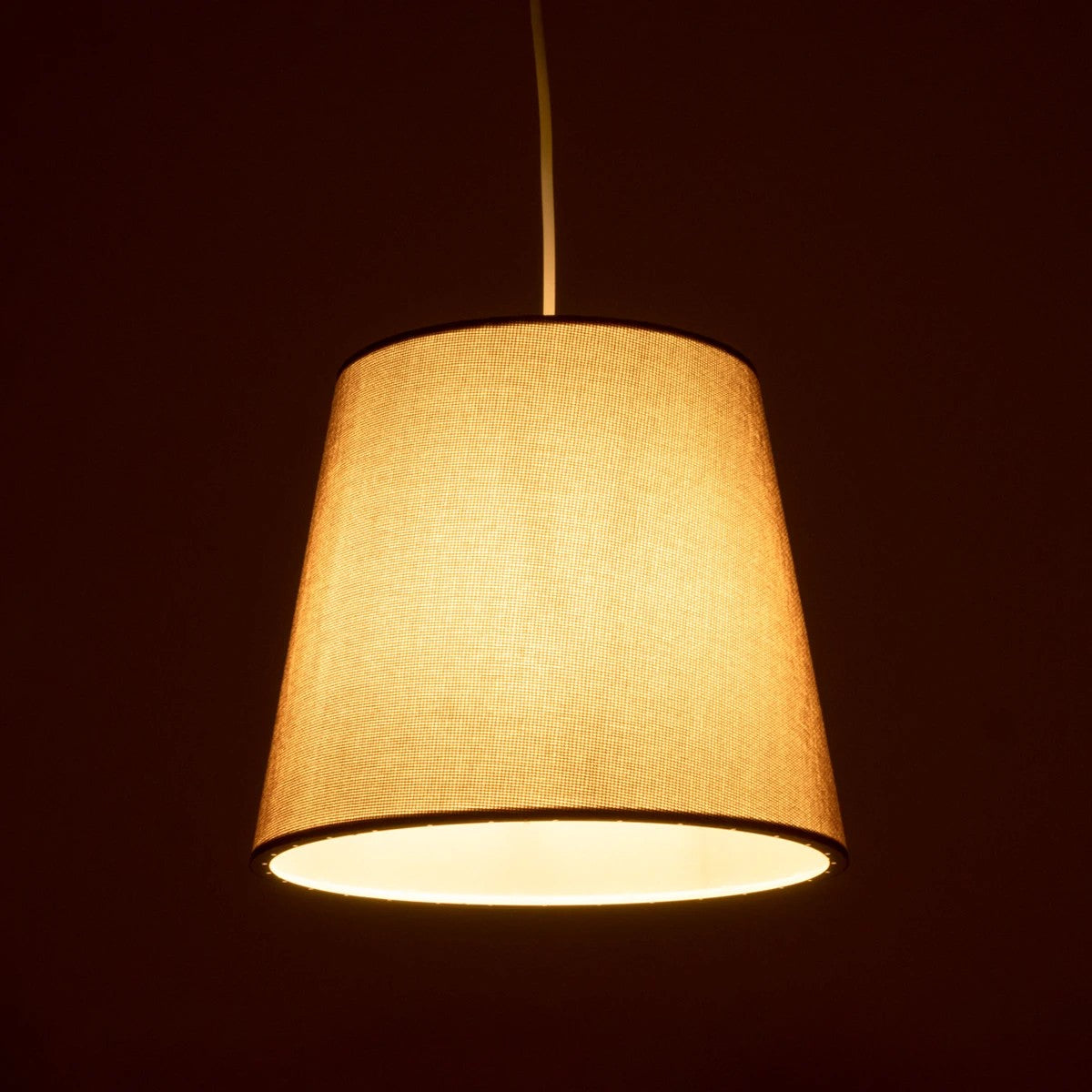 GloboStar® CONEY 203-0073 Μοντέρνο Κρεμαστό Φωτιστικό Καπέλο Μονόφωτο 1 x E27 IP20 Καφέ Ύφασμα - Μ26 x Π26 x Υ25cm - ledmania.gr