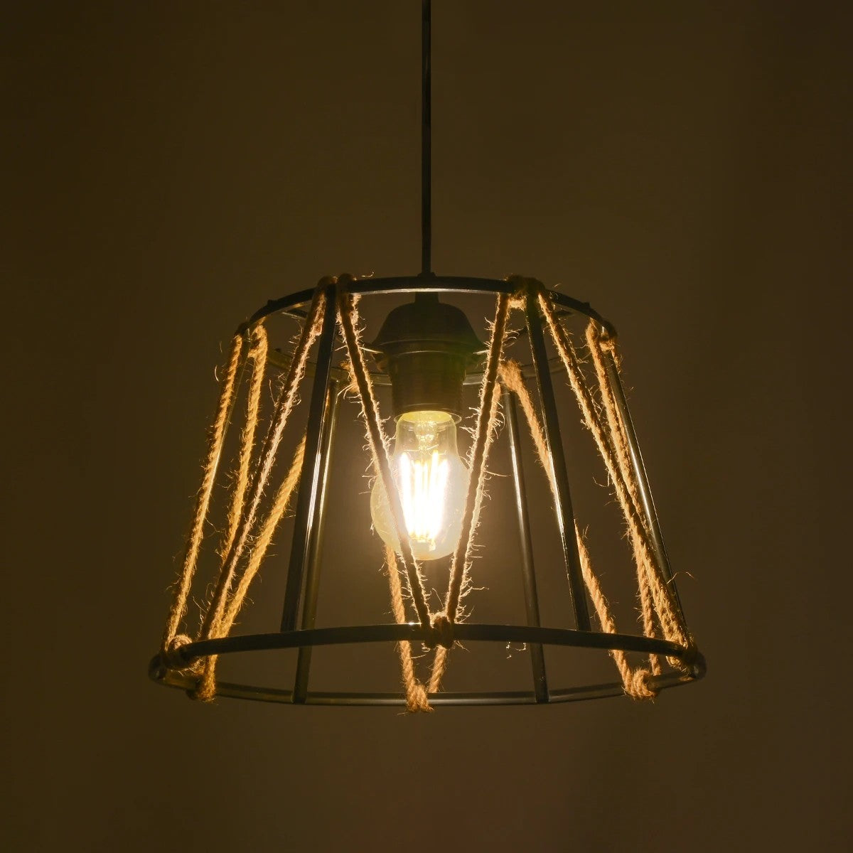 GloboStar® JUTE 203-0090 Μοντέρνο Κρεμαστό Φωτιστικό Σχοινί Μονόφωτο 1 x E27 IP20 Μαύρο Πλαστικό με Μπεζ Σχοινί - Μ30 x Π30 x Υ23cm - ledmania.gr