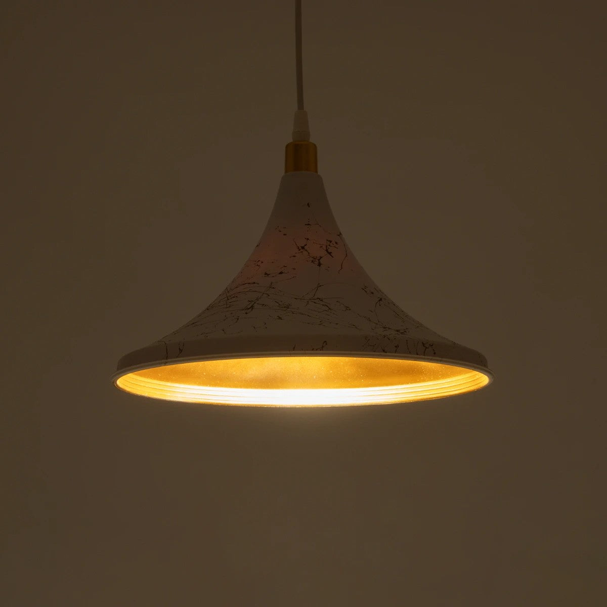 GLOBOSTAR® MARBLE 203-0098 Μοντέρνο Κρεμαστό Φωτιστικό Οροφής με Ντουί 1 x E27 AC 220-240V IP20 - Λεύκο & Χρυσό - Μ30 x Π30 x Υ20cm - ledmania.gr