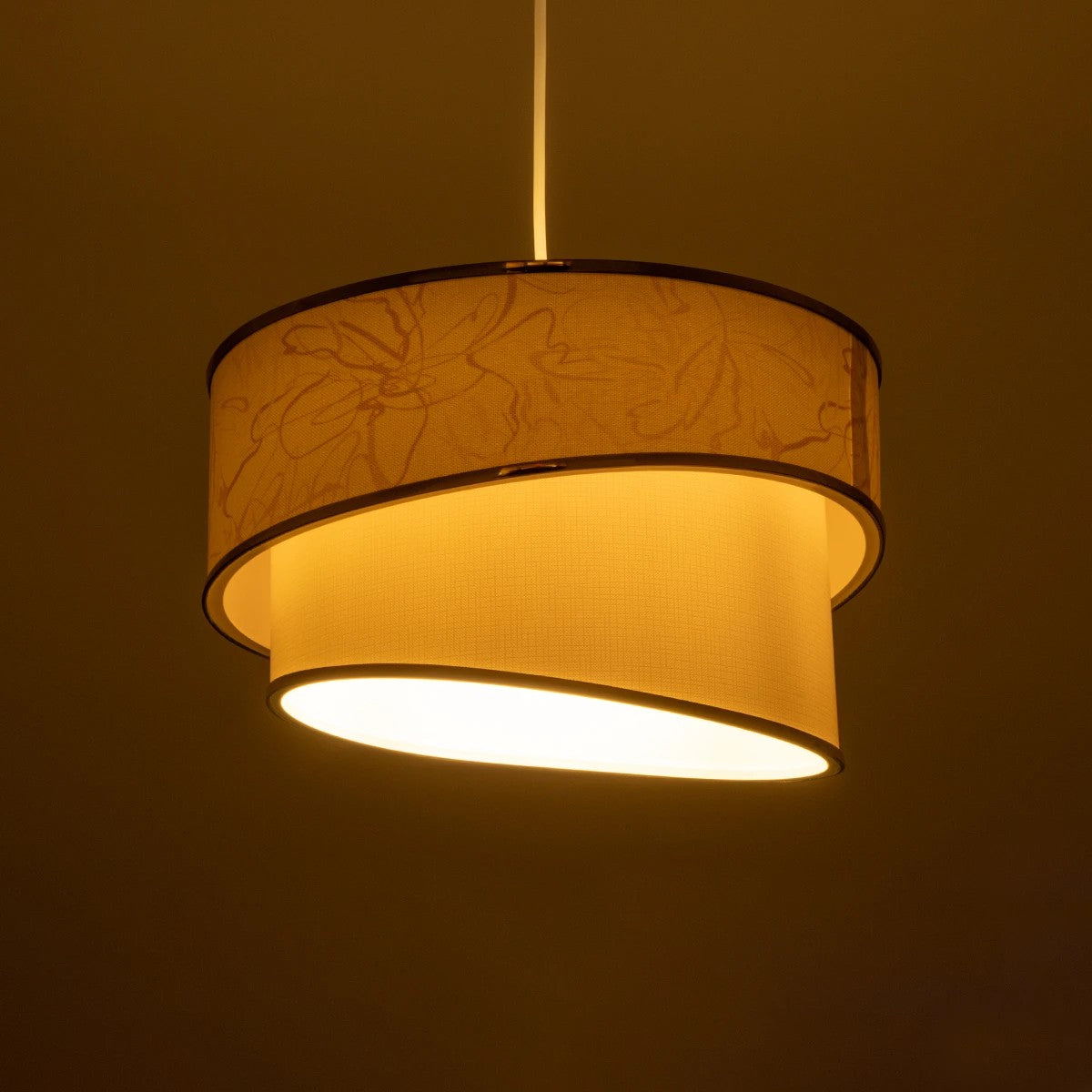 GloboStar® SONIA 203-0117 Μοντέρνο Κρεμαστό Φωτιστικό Καπέλο Μονόφωτο 1 x E27 IP20 Λευκό & Μπεζ Ύφασμα - Μ30 x Π30 x Υ24cm - ledmania.gr