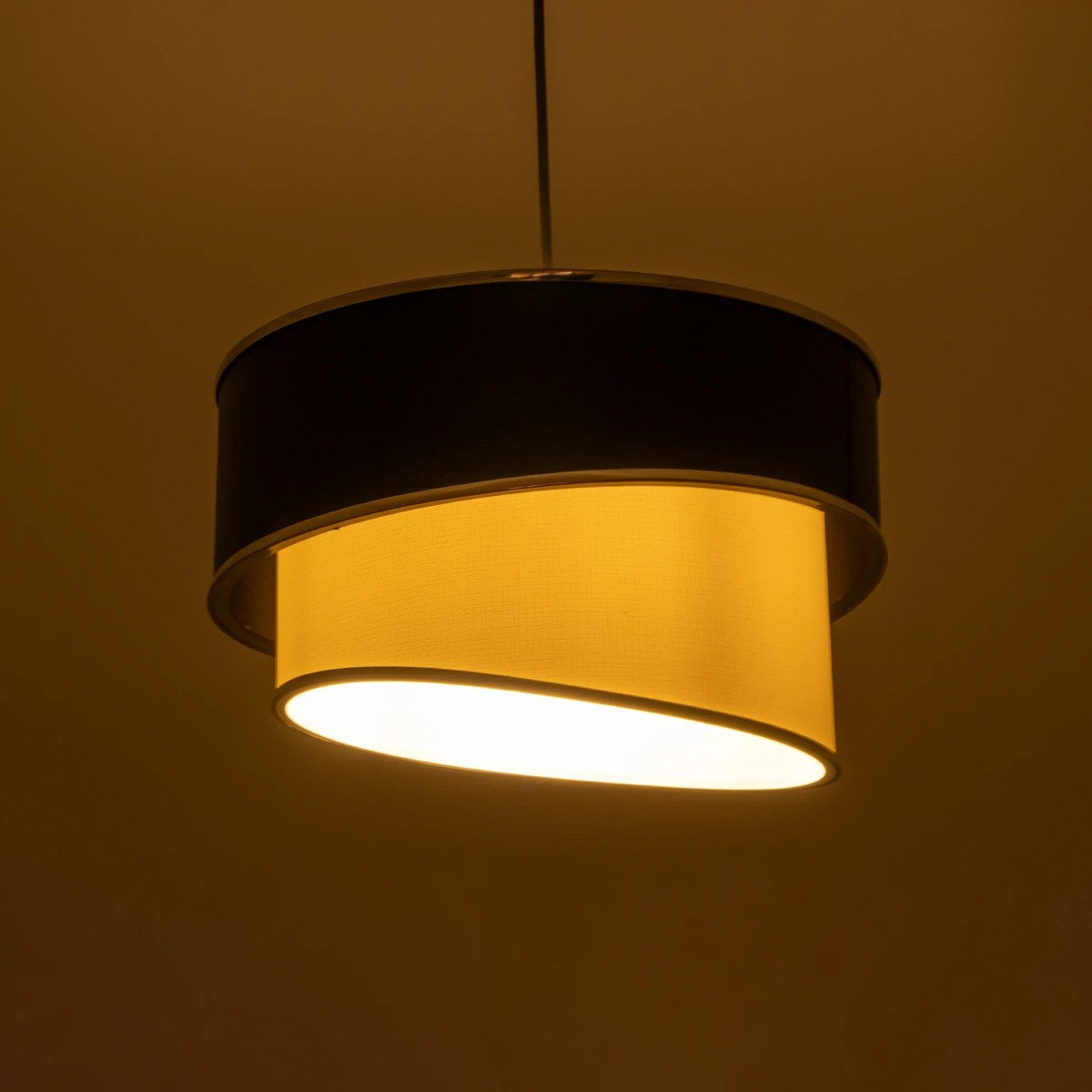 GLOBOSTAR® SONIA 203-0118 Μοντέρνο Κρεμαστό Φωτιστικό Οροφής με Ντουί 1 x E27 AC 220-240V IP20 - Λευκό & Μαύρο - Μ30 x Π30 x Υ24cm - ledmania.gr