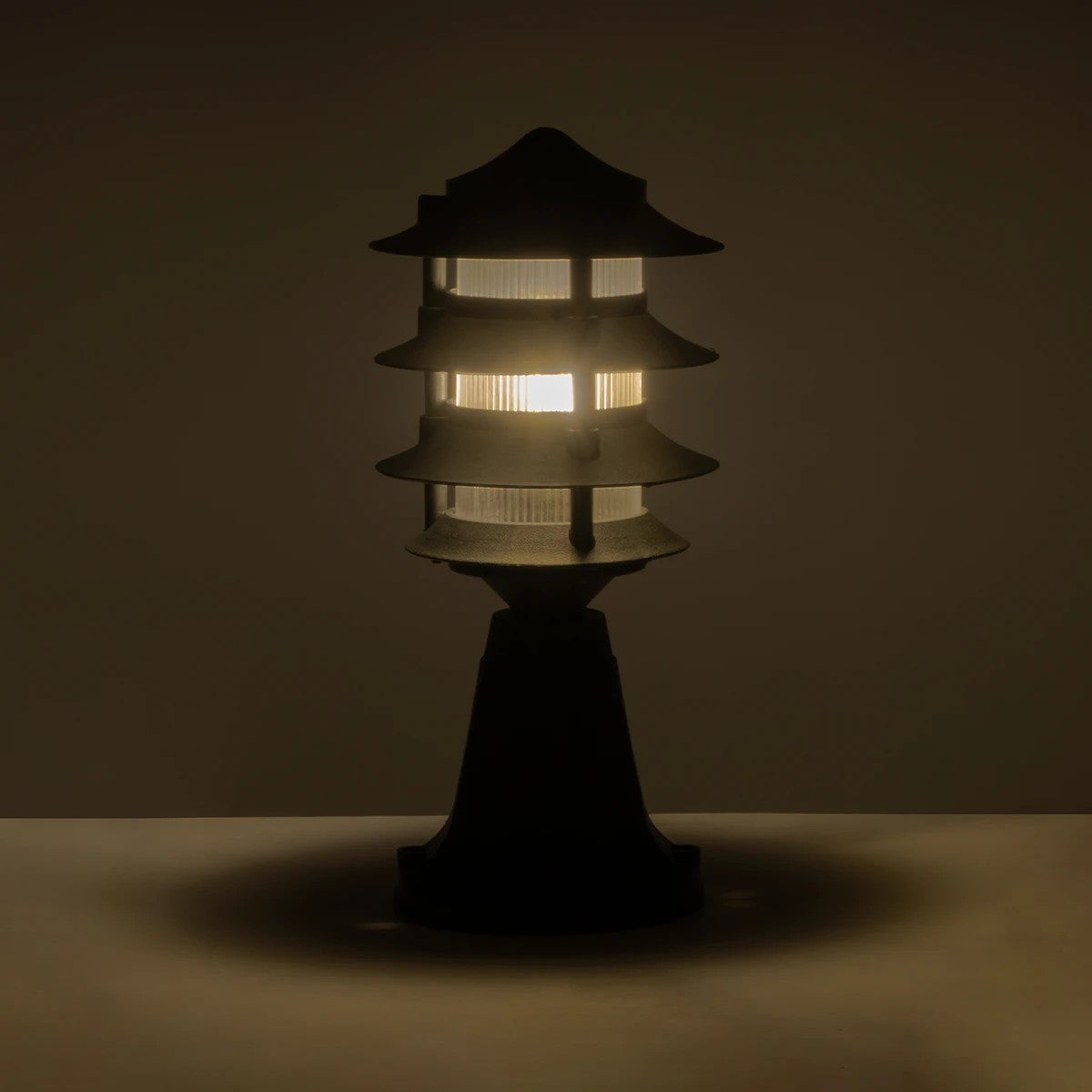 GloboStar® LANTERNA 203-0243 Μοντέρνο Επιδαπέδιο Φωτιστικό Φαναράκι Μονόφωτο 1 x E27 IP44 Μαύρο & Διάφανο Πλαστικό - Μ16 x Π16 x Υ35cm - ledmania.gr