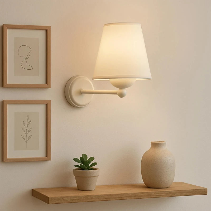 GloboStar® ELEGANTE 204-0187 Μοντέρνο Φωτιστικό Τοίχου Απλίκα Μονόφωτο 1 x E27 AC 220-240V IP20 Μπεζ & Λευκό - Μ14 x Π14 x Υ26cm - ledmania.gr