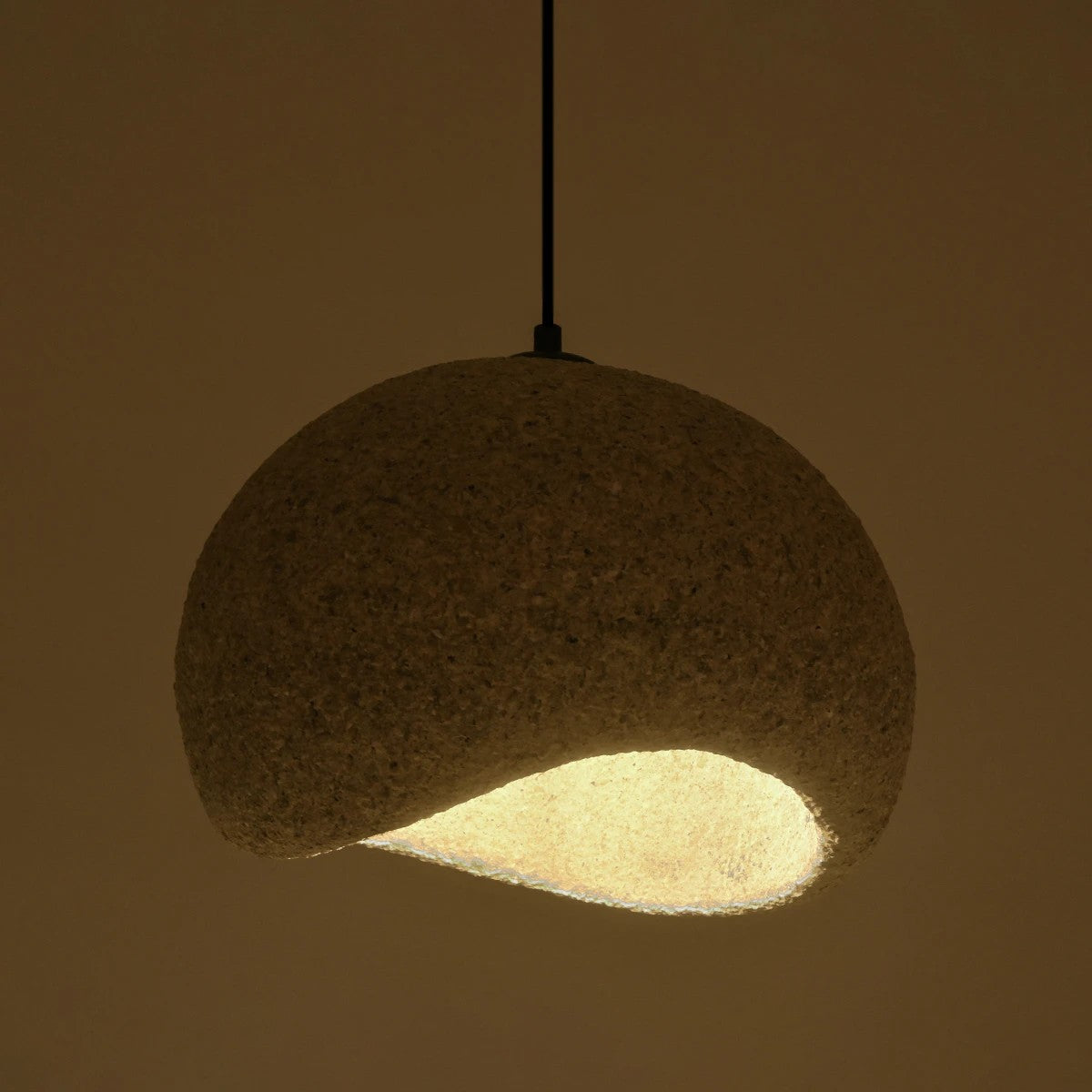 GloboStar® STONE 204-0123 Μοντέρνο Κρεμαστό Φωτιστικό Καμπάνα Μονόφωτο 1 x E27 IP20 Μπεζ Πολυστερίνη με Μπεζ Ρητίνη - Μ31.5 x Π35 x Υ26cm - ledmania.gr