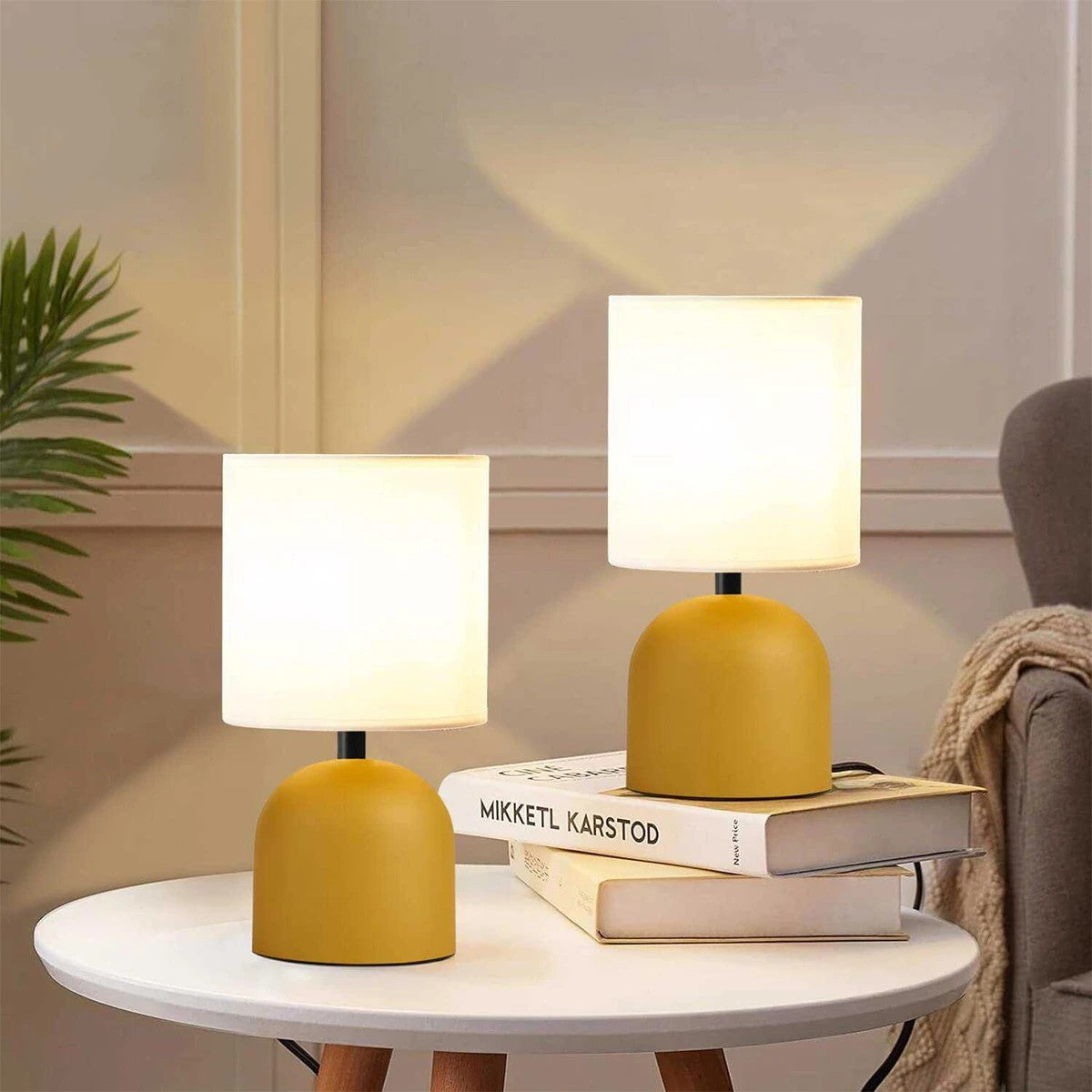 GloboStar® LOREN 204-0137 Μοντέρνο Eπιτραπέζιο Φωτιστικό Μονόφωτο 1 x E27 IP20 Κίτρινο Μέταλλο με Μπεζ        Ύφασμα - Μ15 x Π15 x Υ31cm - ledmania.gr