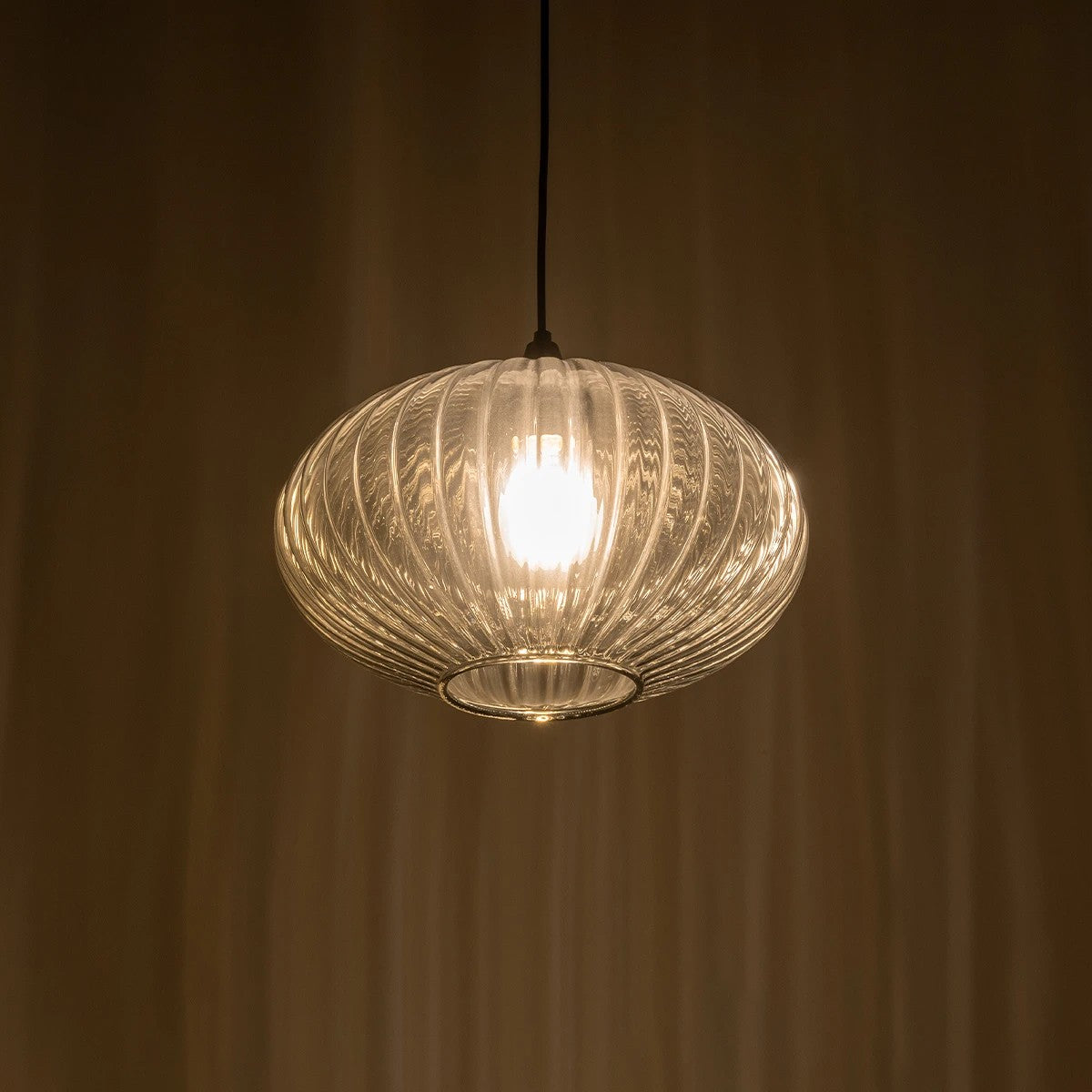 GLOBOSTAR® PERA 206-0010 Μοντέρνο Κρεμαστό Φωτιστικό Οροφής με Ντουί 1 x E27 AC 220-240V IP20 - Μαύρο Φιμέ - Μ30 x Π30 x Υ22cm - ledmania.gr