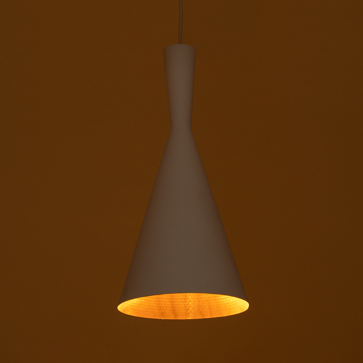 GloboStar® SHANGHAI 01026-C Μοντέρνο Κρεμαστό Φωτιστικό Καμπάνα Μονόφωτο 1 x E27 IP20 Λευκό & Χρυσό Μέταλλο - Μ19 x Π19 x Υ38cm - ledmania.gr