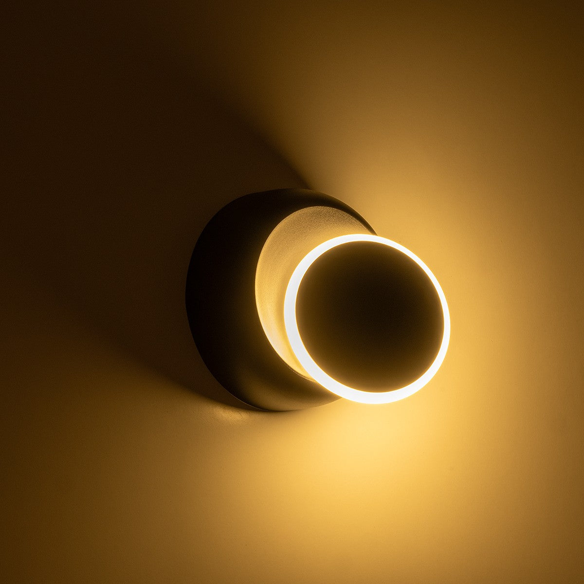 GLOBOSTAR® TSUKI 60675 Μοντέρνο Φωτιστικό Τοίχου - Απλίκα LED 5W 625lm 180° AC 220-240V Αδιάβροχο IP65 Θερμό Λευκό 2700K - Bridgelux COB Chip & TÜV SÜD Driver - Μαύρο Ματ - Μ14 x Π8.5 x Υ14cm - 5 Χρόνια Εγγύηση - ledmania.gr