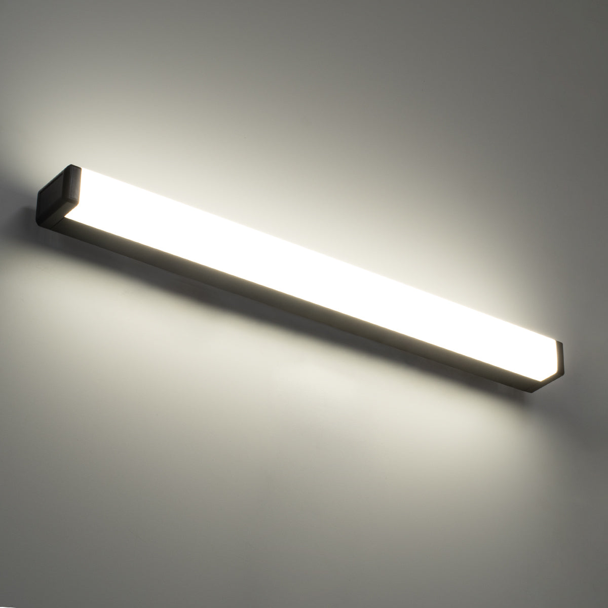 GLOBOSTAR® RENATA 60440 Μοντέρνο Φωτιστικό Τοίχου - Απλίκα Καθρέπτη Μπάνιου LED 12W 1400lm 180° AC 220-240V IP20 Φυσικό Λευκό 4500K - Bridgelux SMD Chip - Μαύρο Ματ - Μ60 x Π4 x Υ5.5cm - 3 Χρόνια Εγγύηση - ledmania.gr