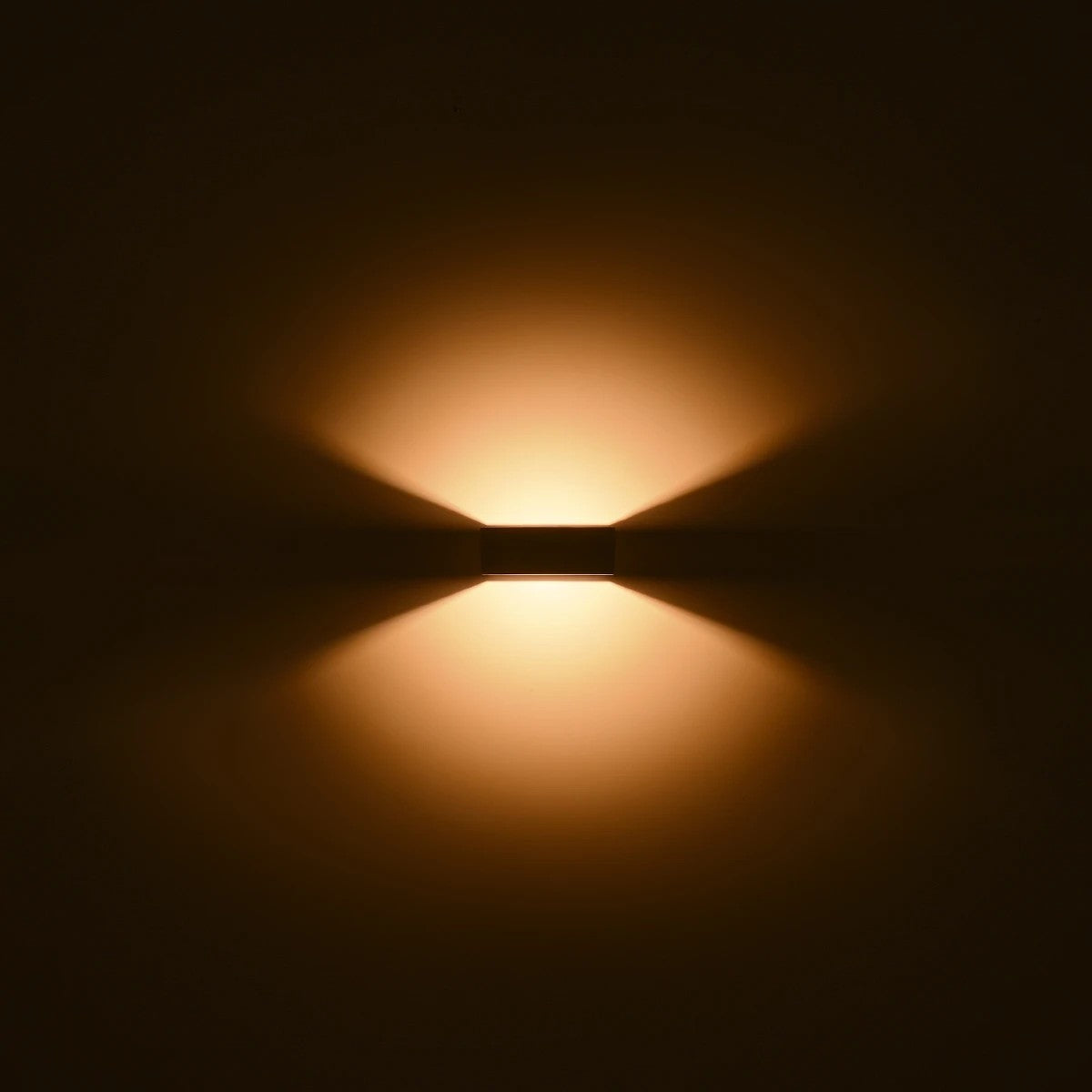 kelvo® AURA KLV-101-0118 Μοντέρνο Φωτιστικό Τοίχου - Απλίκα LED 7W 875lm 45° AC 220-240V Αδιάβροχο IP65 Θερμό Λευκό 2700K - Bridgelux COB Chip & TÜV SÜD Driver - Λευκό Ματ - Μ15 x Π12.5 x Υ4.5cm - 5 Χρόνια Εγγύηση