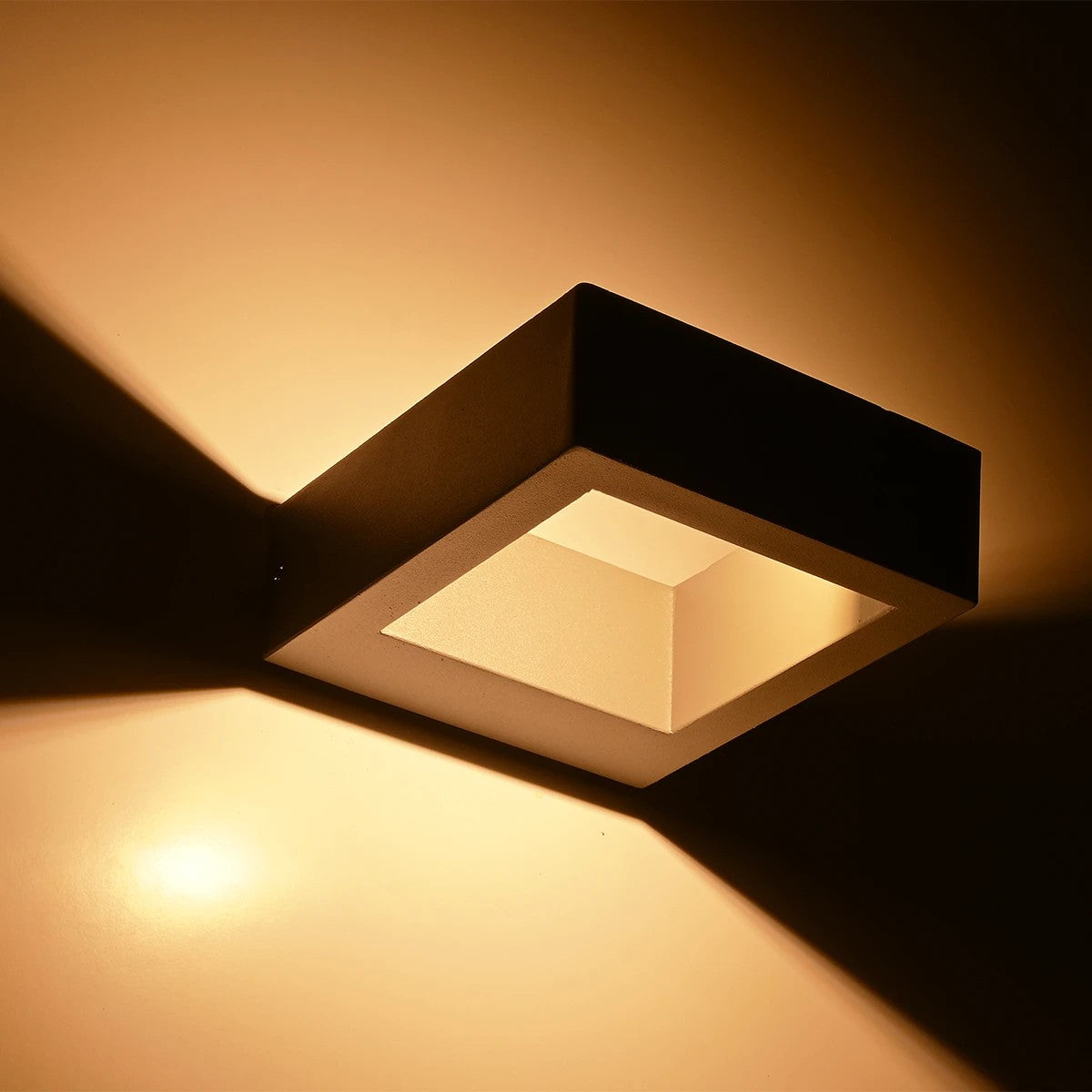 kelvo® AURA KLV-101-0117 Μοντέρνο Φωτιστικό Τοίχου - Απλίκα LED 7W 875lm 45° AC 220-240V Αδιάβροχο IP65 Θερμό Λευκό 2700K - Bridgelux COB Chip & TÜV SÜD Driver - Γκρι Ανθρακί Ματ - Μ15 x Π12.5 x Υ4.5cm - 5 Χρόνια Εγγύηση