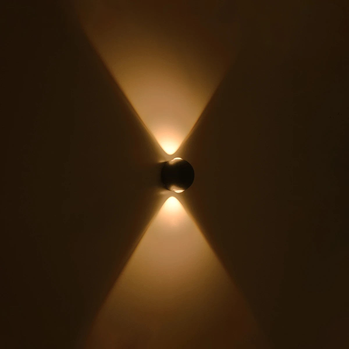 GLOBOSTAR® VEGA 60672 Μοντέρνο Φωτιστικό Τοίχου - Απλίκα LED 6W 750lm 30° AC 220-240V Αδιάβροχο IP65 Θερμό Λευκό 2700K - Bridgelux COB Chip & TÜV SÜD Driver - Μαύρο Ματ - Μ10 x Π7.5 x Υ10cm - 5 Χρόνια Εγγύηση - ledmania.gr