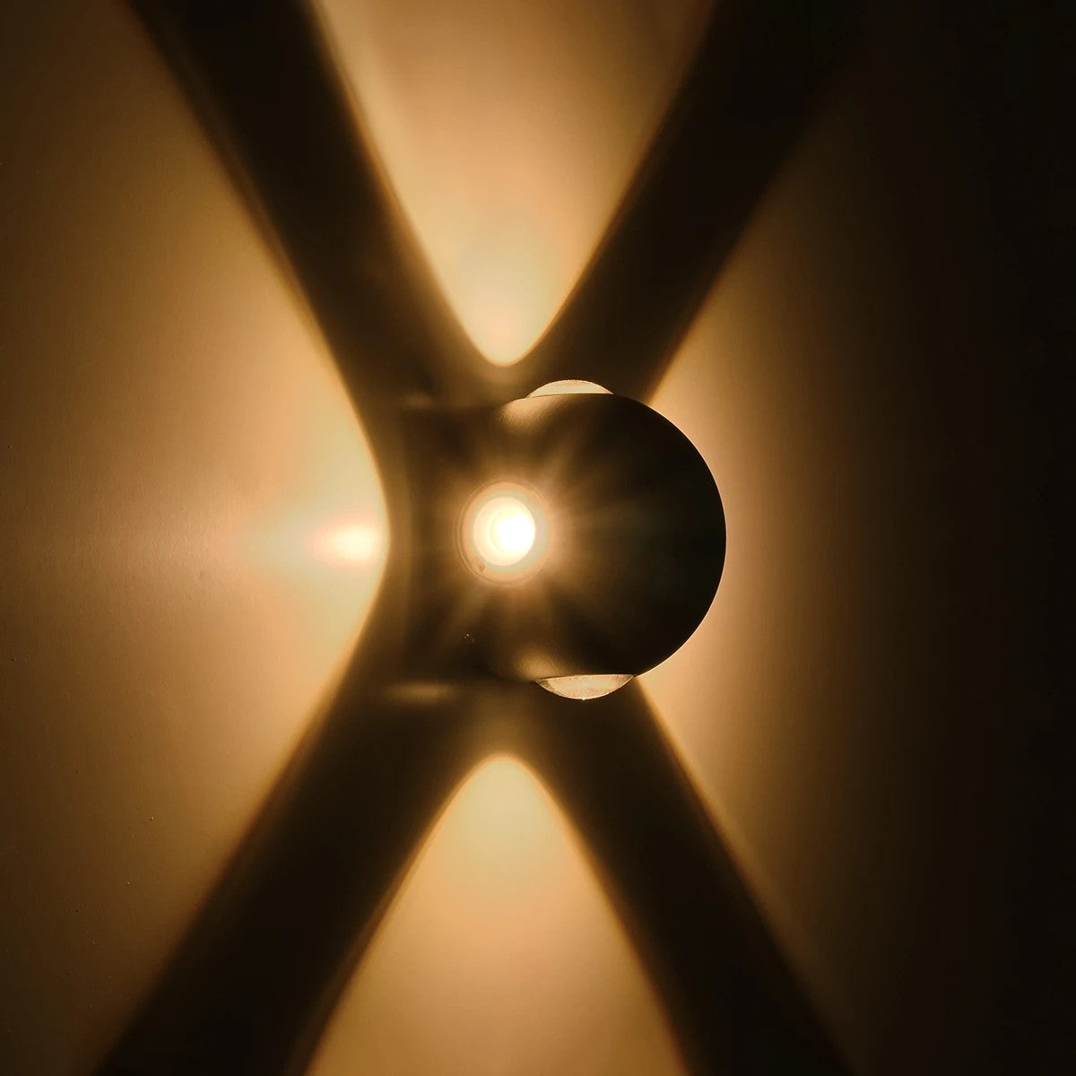 GLOBOSTAR® VEGA 60673 Μοντέρνο Φωτιστικό Τοίχου - Απλίκα LED 12W 1500lm 30° AC 220-240V Αδιάβροχο IP65 Θερμό Λευκό 2700K - Bridgelux COB Chip & TÜV SÜD Driver - Μαύρο Ματ - Μ10 x Π7.5 x Υ10cm - 5 Χρόνια Εγγύηση - ledmania.gr