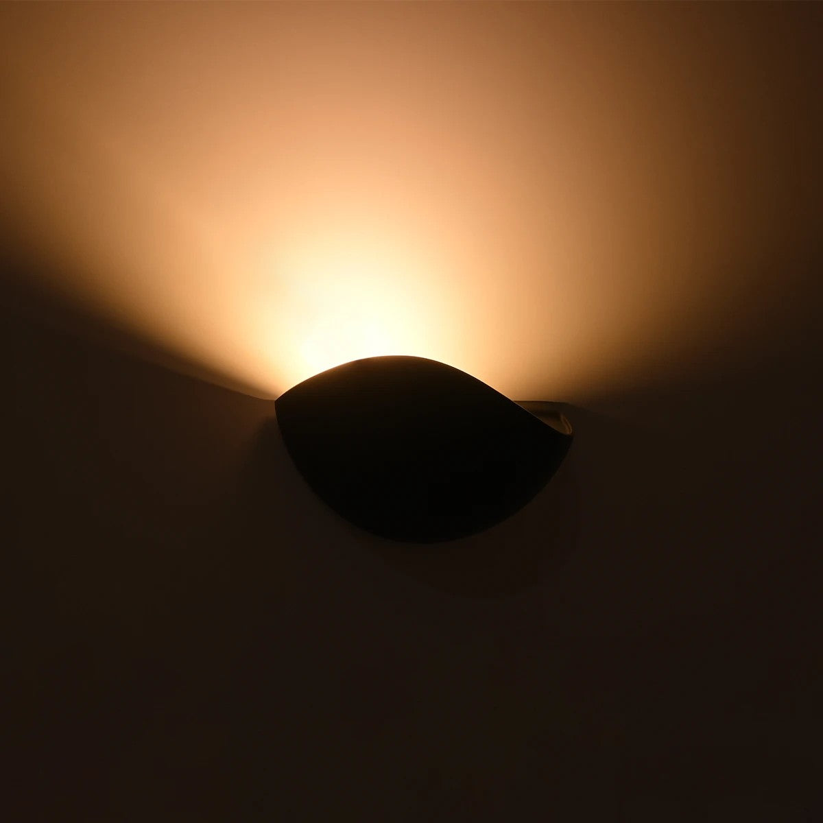 GLOBOSTAR® SELENE 60674 Μοντέρνο Φωτιστικό Τοίχου - Απλίκα LED 5W 625lm 90° AC 220-240V Αδιάβροχο IP65 Θερμό Λευκό 2700K - Bridgelux COB Chip & TÜV SÜD Driver - Μαύρο Ματ - Μ20 x Π9 x Υ12cm - 5 Χρόνια Εγγύηση - ledmania.gr