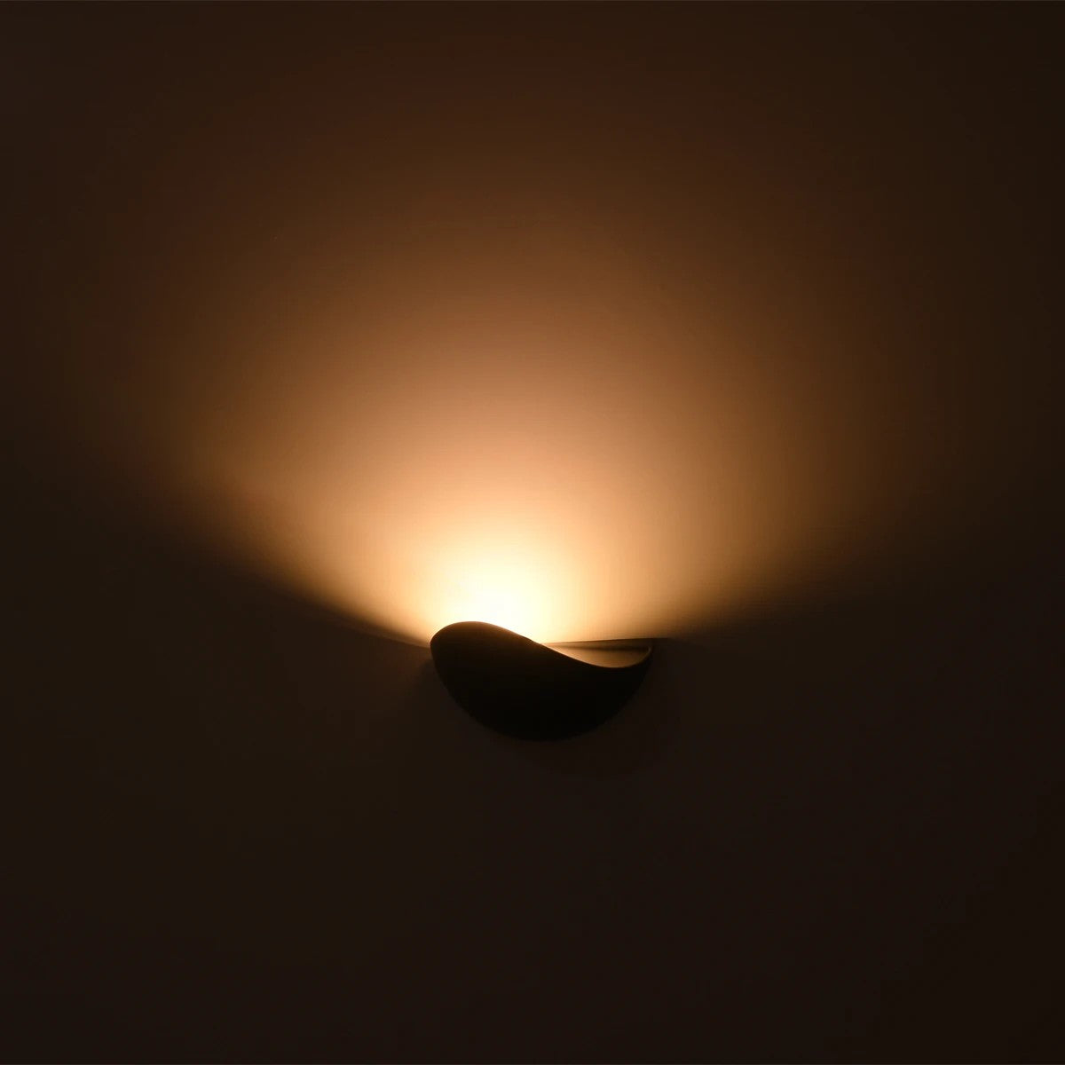 GLOBOSTAR® SELENE 60674 Μοντέρνο Φωτιστικό Τοίχου - Απλίκα LED 5W 625lm 90° AC 220-240V Αδιάβροχο IP65 Θερμό Λευκό 2700K - Bridgelux COB Chip & TÜV SÜD Driver - Μαύρο Ματ - Μ20 x Π9 x Υ12cm - 5 Χρόνια Εγγύηση - ledmania.gr