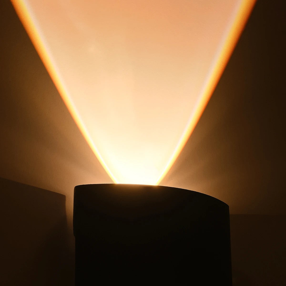 GLOBOSTAR® SIXOAD 60676 Μοντέρνο Φωτιστικό Τοίχου - Απλίκα LED 4W 500lm 30° AC 220-240V Αδιάβροχο IP65 Θερμό Λευκό 2700K - CREE XPE Chip & TÜV SÜD Driver - Μαύρο Ματ - Μ8.5 x Π3.5 x Υ8cm - 5 Χρόνια Εγγύηση - ledmania.gr