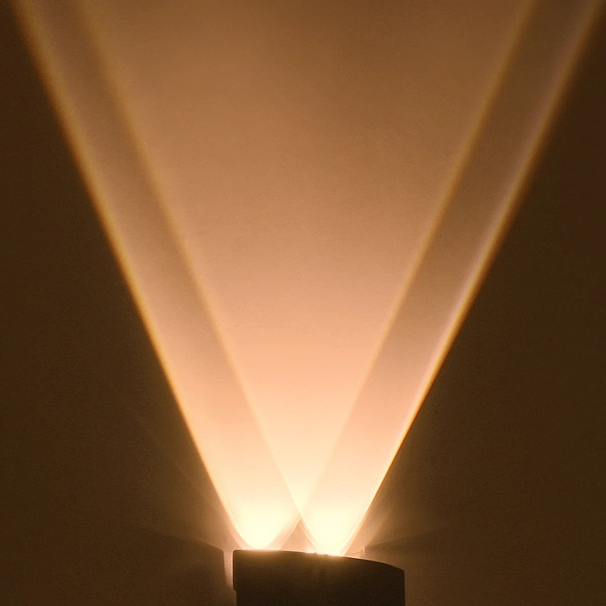 GLOBOSTAR® SIXOAD 60677 Μοντέρνο Φωτιστικό Τοίχου - Απλίκα LED 8W 1000lm 30° AC 220-240V Αδιάβροχο IP65 Θερμό Λευκό 2700K - CREE XPE Chip & TÜV SÜD Driver - Μαύρο Ματ - Μ12 x Π4 x Υ8cm - 5 Χρόνια Εγγύηση - ledmania.gr