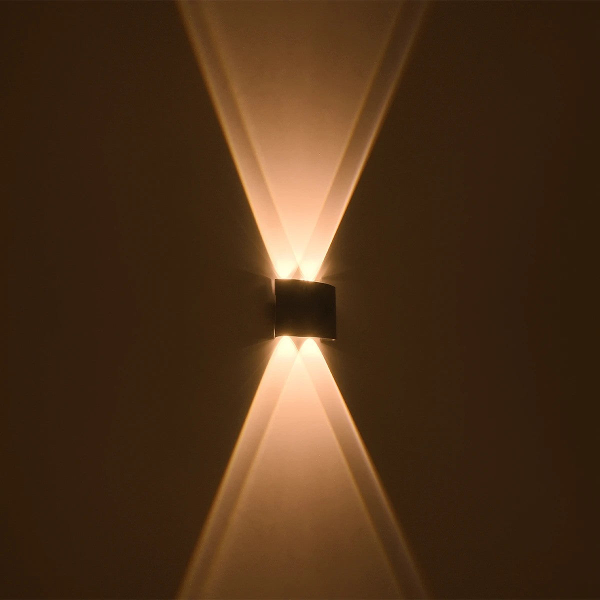 GLOBOSTAR® SIXOAD 60677 Μοντέρνο Φωτιστικό Τοίχου - Απλίκα LED 8W 1000lm 30° AC 220-240V Αδιάβροχο IP65 Θερμό Λευκό 2700K - CREE XPE Chip & TÜV SÜD Driver - Μαύρο Ματ - Μ12 x Π4 x Υ8cm - 5 Χρόνια Εγγύηση - ledmania.gr