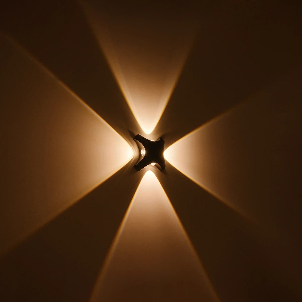GLOBOSTAR® SPARK 60683 Μοντέρνο Φωτιστικό Τοίχου - Απλίκα LED 8W 1000lm 30° AC 220-240V Αδιάβροχο IP65 Θερμό Λευκό 2700K - CREE XPE Chip & TÜV SÜD Driver - Μαύρο Ματ - Μ14.5 x Π5 x Υ14.5cm - 5 Χρόνια Εγγύηση