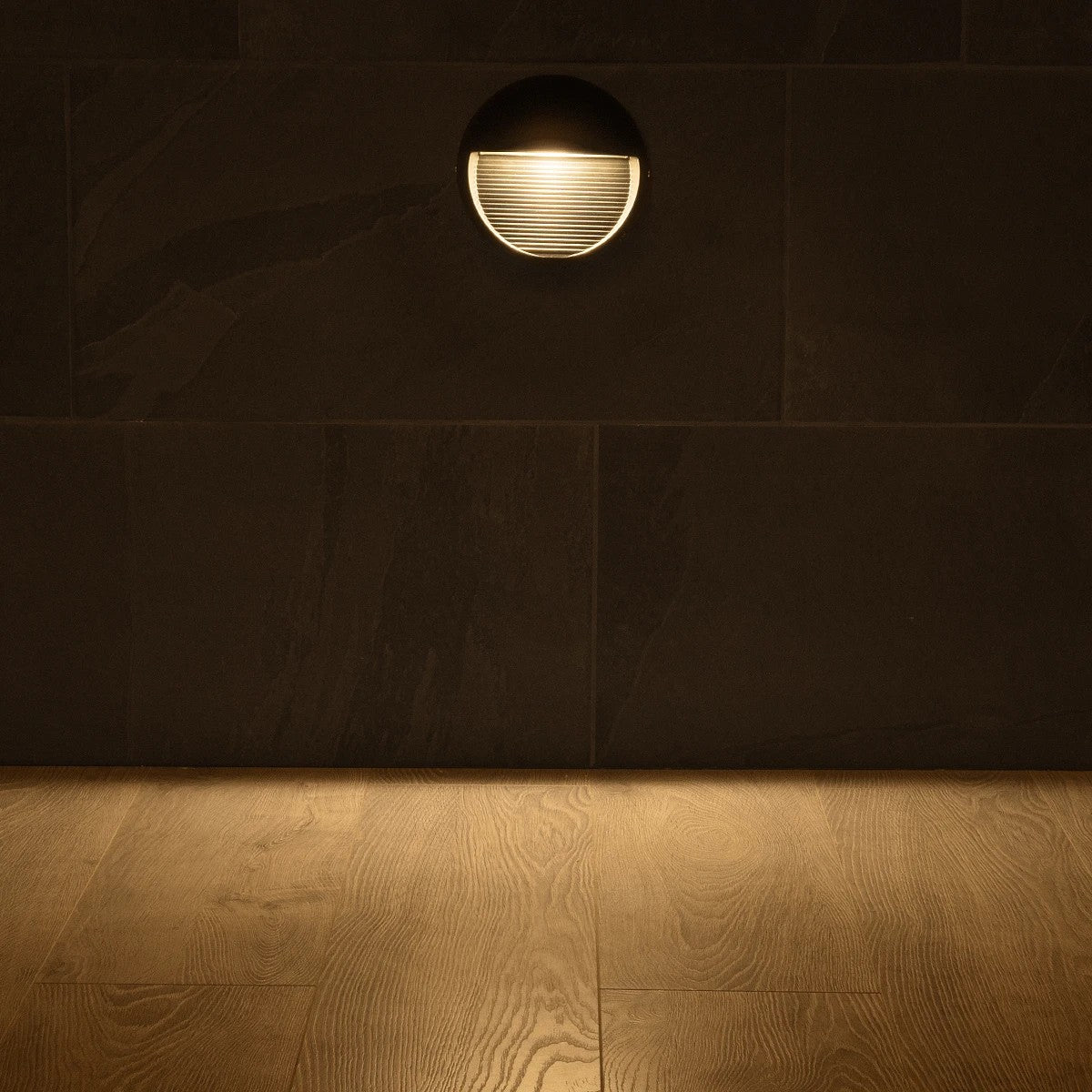 kelvo® STEPART KLV-101-0095 Μοντέρνο Φωτιστικό Σκαλοπατιού - Διαδρόμου LED 3W 375lm 45° AC 220-240V Αδιάβροχο IP65 Θερμό Λευκό 2700K - Lumileds SMD Chip & TÜV SÜD Driver - Μαύρο Ματ - Μ16 x Π8 x Υ16cm - 5 Χρόνια Εγγύηση - ledmania.gr