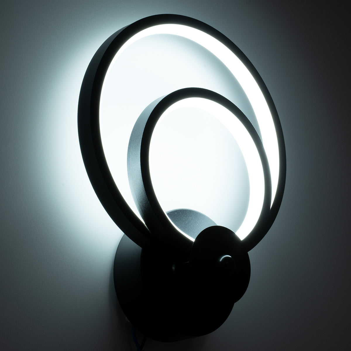 GloboStar® FREDDIE 61076 Φωτιστικό Τοίχου - Απλίκα Design LED CCT 15W 1800lm 300° AC 220-240V - Εναλλαγή Φωτισμού μέσω Διακόπτη On/Off All In One Ψυχρό 6000k+Φυσικό 4500k+Θερμό 2700k Μ20 x Π7.5 x Υ25cm - Μαύρο - ledmania.gr