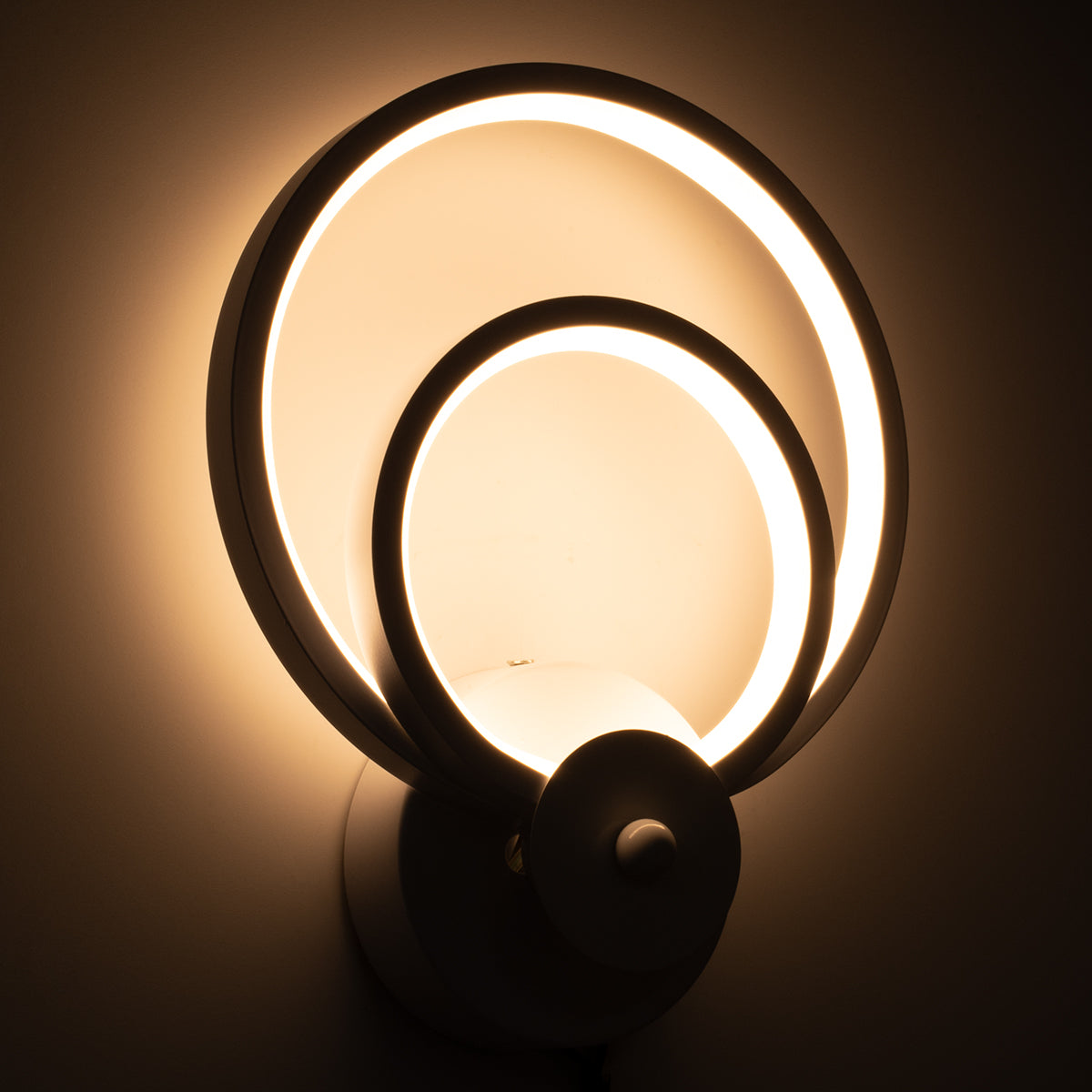 GloboStar® FREDDIE 61077 Φωτιστικό Τοίχου - Απλίκα Design LED CCT 15W 1800lm 300° AC 220-240V - Εναλλαγή Φωτισμού μέσω Διακόπτη On/Off All In One Ψυχρό 6000k+Φυσικό 4500k+Θερμό 2700k Μ20 x Π7.5 x Υ25cm - Λευκό - ledmania.gr