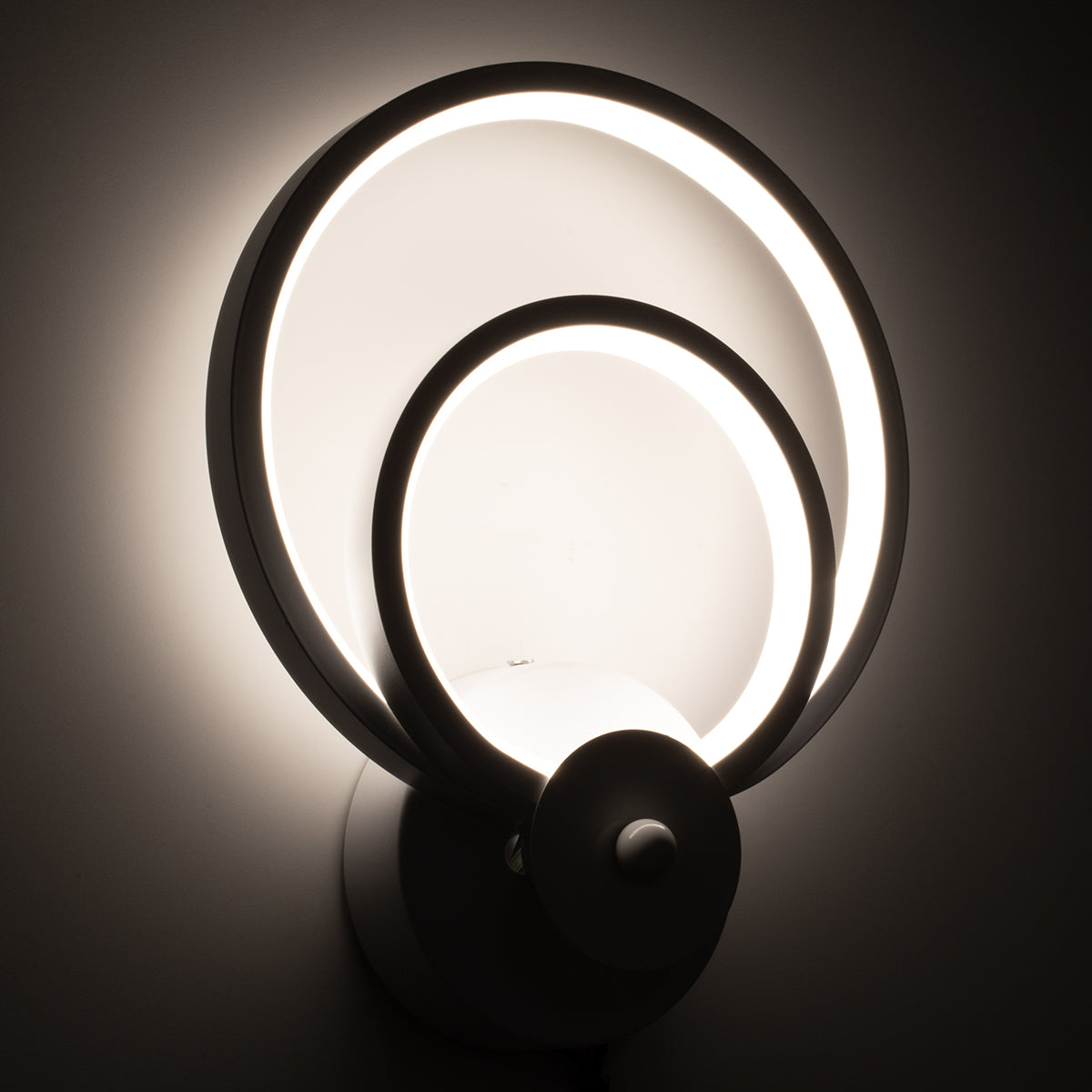 GloboStar® FREDDIE 61077 Φωτιστικό Τοίχου - Απλίκα Design LED CCT 15W 1800lm 300° AC 220-240V - Εναλλαγή Φωτισμού μέσω Διακόπτη On/Off All In One Ψυχρό 6000k+Φυσικό 4500k+Θερμό 2700k Μ20 x Π7.5 x Υ25cm - Λευκό - ledmania.gr