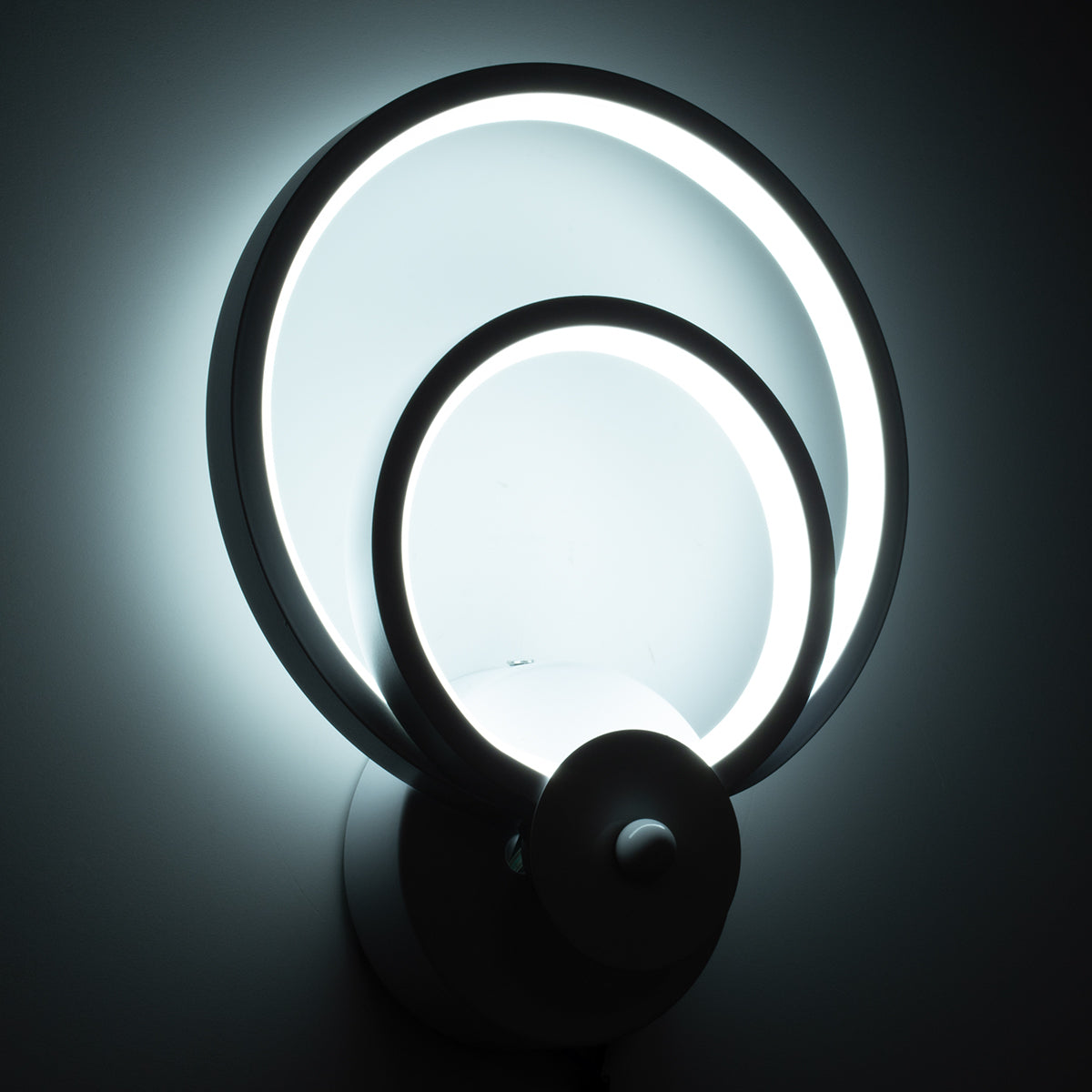 GloboStar® FREDDIE 61077 Φωτιστικό Τοίχου - Απλίκα Design LED CCT 15W 1800lm 300° AC 220-240V - Εναλλαγή Φωτισμού μέσω Διακόπτη On/Off All In One Ψυχρό 6000k+Φυσικό 4500k+Θερμό 2700k Μ20 x Π7.5 x Υ25cm - Λευκό - ledmania.gr