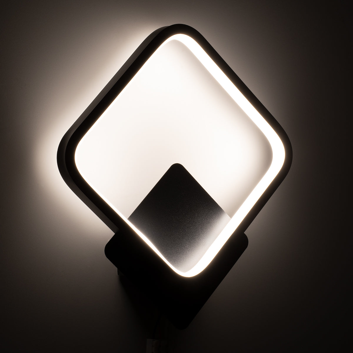 GloboStar® LENA 61079 Φωτιστικό Τοίχου - Απλίκα Design LED CCT 12W 1440lm 300° AC 220-240V - Εναλλαγή Φωτισμού μέσω Διακόπτη On/Off All In One Ψυχρό 6000k+Φυσικό 4500k+Θερμό 2700k Μ25 x Π5.5 x Υ29.5cm - Μαύρο - ledmania.gr