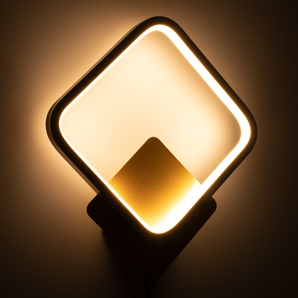 GloboStar® LENA 61081 Φωτιστικό Τοίχου - Απλίκα Design LED CCT 12W 1440lm 300° AC 220-240V - Εναλλαγή Φωτισμού μέσω Διακόπτη On/Off All In One Ψυχρό 6000k+Φυσικό 4500k+Θερμό 2700k Μ25 x Π5.5 x Υ29.5cm - Χρυσό Βούρτσας - ledmania.gr