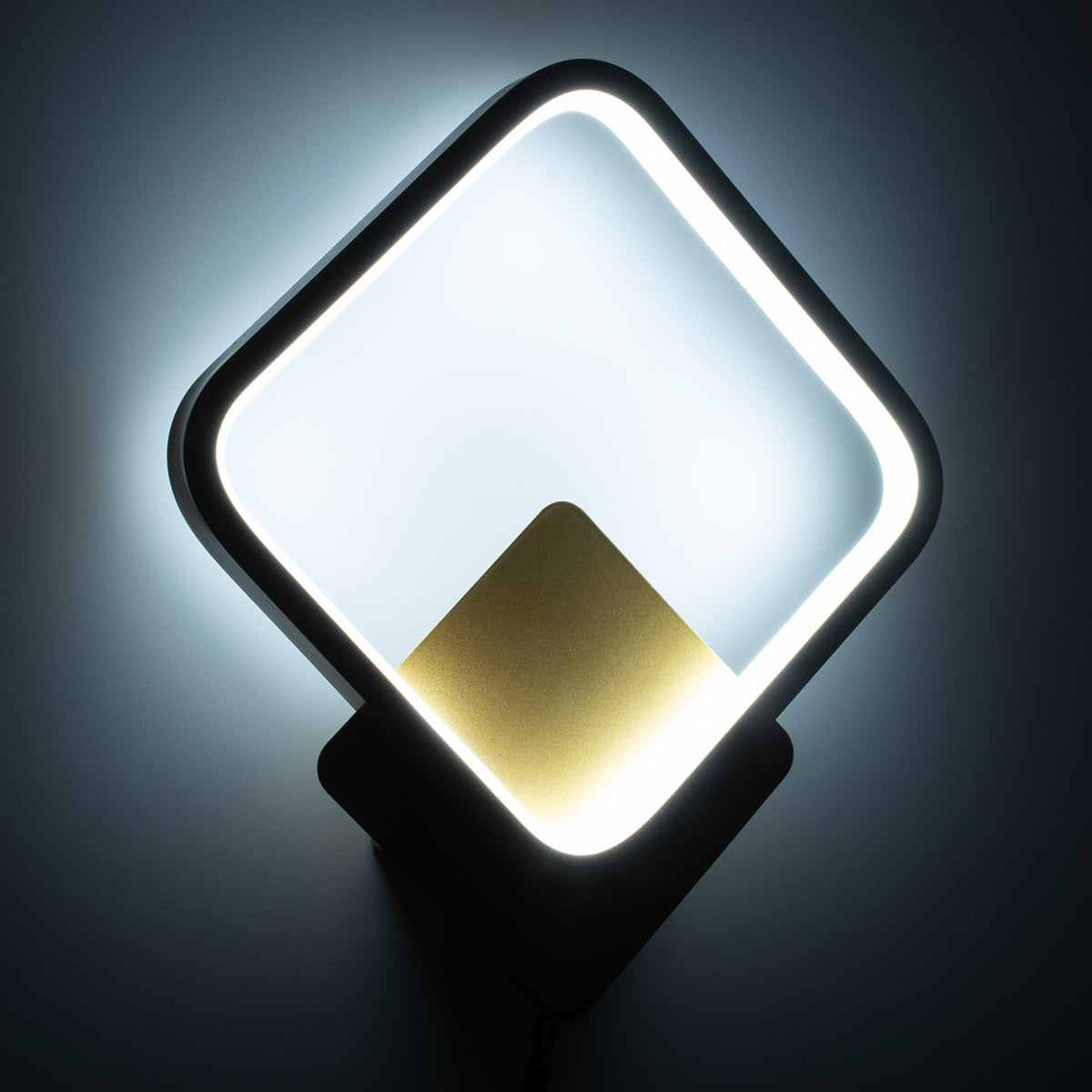 GloboStar® LENA 61081 Φωτιστικό Τοίχου - Απλίκα Design LED CCT 12W 1440lm 300° AC 220-240V - Εναλλαγή Φωτισμού μέσω Διακόπτη On/Off All In One Ψυχρό 6000k+Φυσικό 4500k+Θερμό 2700k Μ25 x Π5.5 x Υ29.5cm - Χρυσό Βούρτσας - ledmania.gr