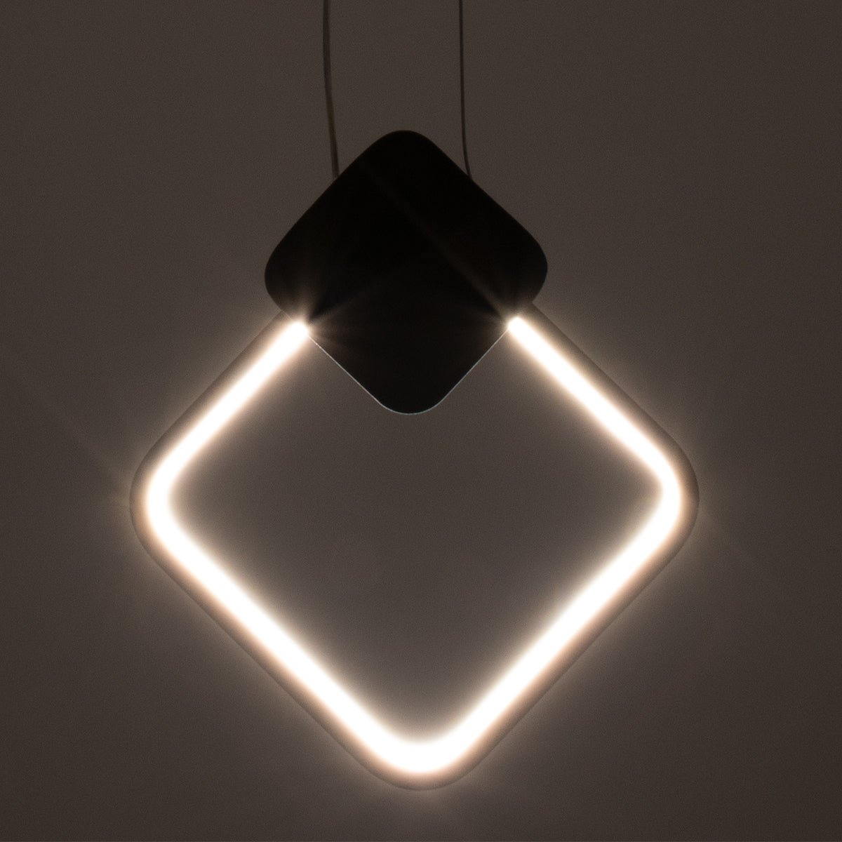 GloboStar® MARY 61083 Κρεμαστό Φωτιστικό Οροφής Design LED CCT 12W 1440lm 300° AC 220-240V - Εναλλαγή Φωτισμού μέσω Διακόπτη On/Off All In One Ψυχρό 6000k+Φυσικό 4500k+Θερμό 2700k Μ20 x Π2.3 x Υ28.5cm - Λευκό - ledmania.gr