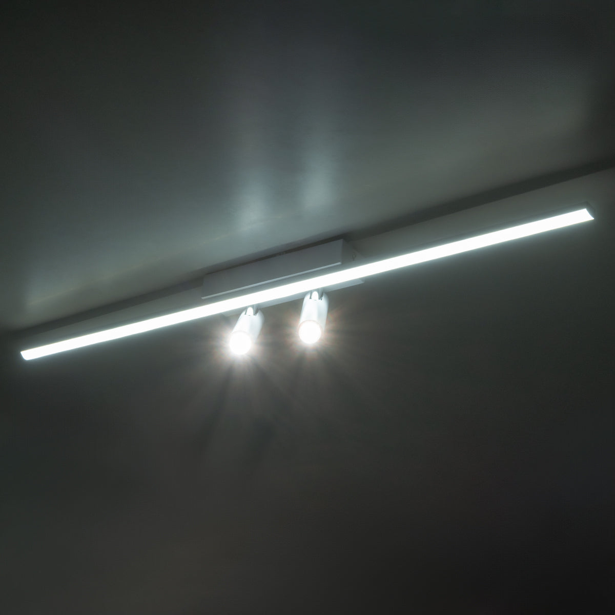 GLOBOSTAR® BARETTI 61227 Φωτιστικό Οροφής Linear Design LED CCT με Κινούμενα Σποτ LED Downlight 24W 2688lm 160° & 45° AC 220-240V IP20  - Εναλλαγή Φωτισμού μέσω Διακόπτη On/Off All In One Ψυχρό 6000k+Φυσικό 4500k+Θερμό 2700k Dimmable - Μ80 x Π5.5 x Υ5 ... - ledmania.gr