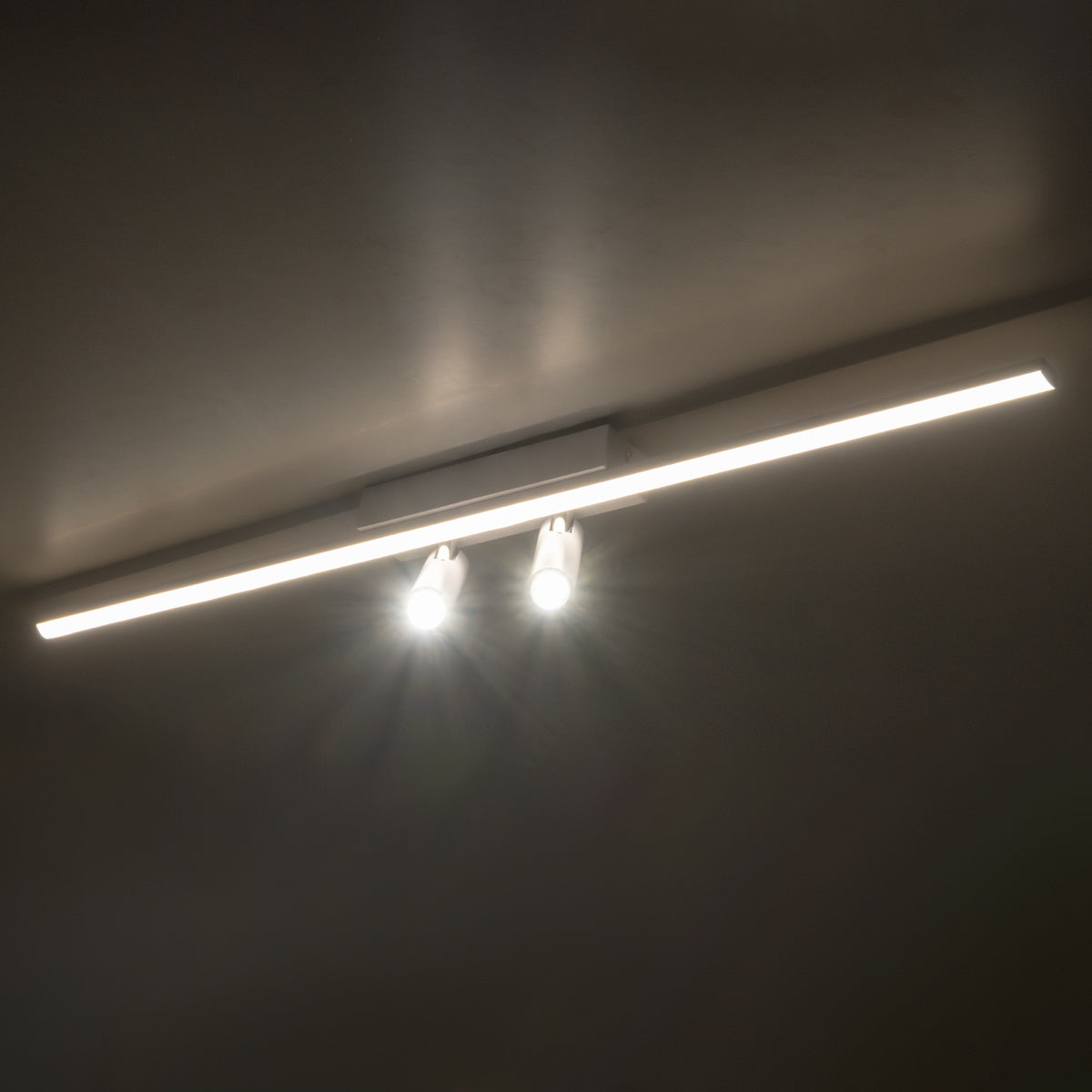 GLOBOSTAR® BARETTI 61227 Φωτιστικό Οροφής Linear Design LED CCT με Κινούμενα Σποτ LED Downlight 24W 2688lm 160° & 45° AC 220-240V IP20  - Εναλλαγή Φωτισμού μέσω Διακόπτη On/Off All In One Ψυχρό 6000k+Φυσικό 4500k+Θερμό 2700k Dimmable - Μ80 x Π5.5 x Υ5 ... - ledmania.gr