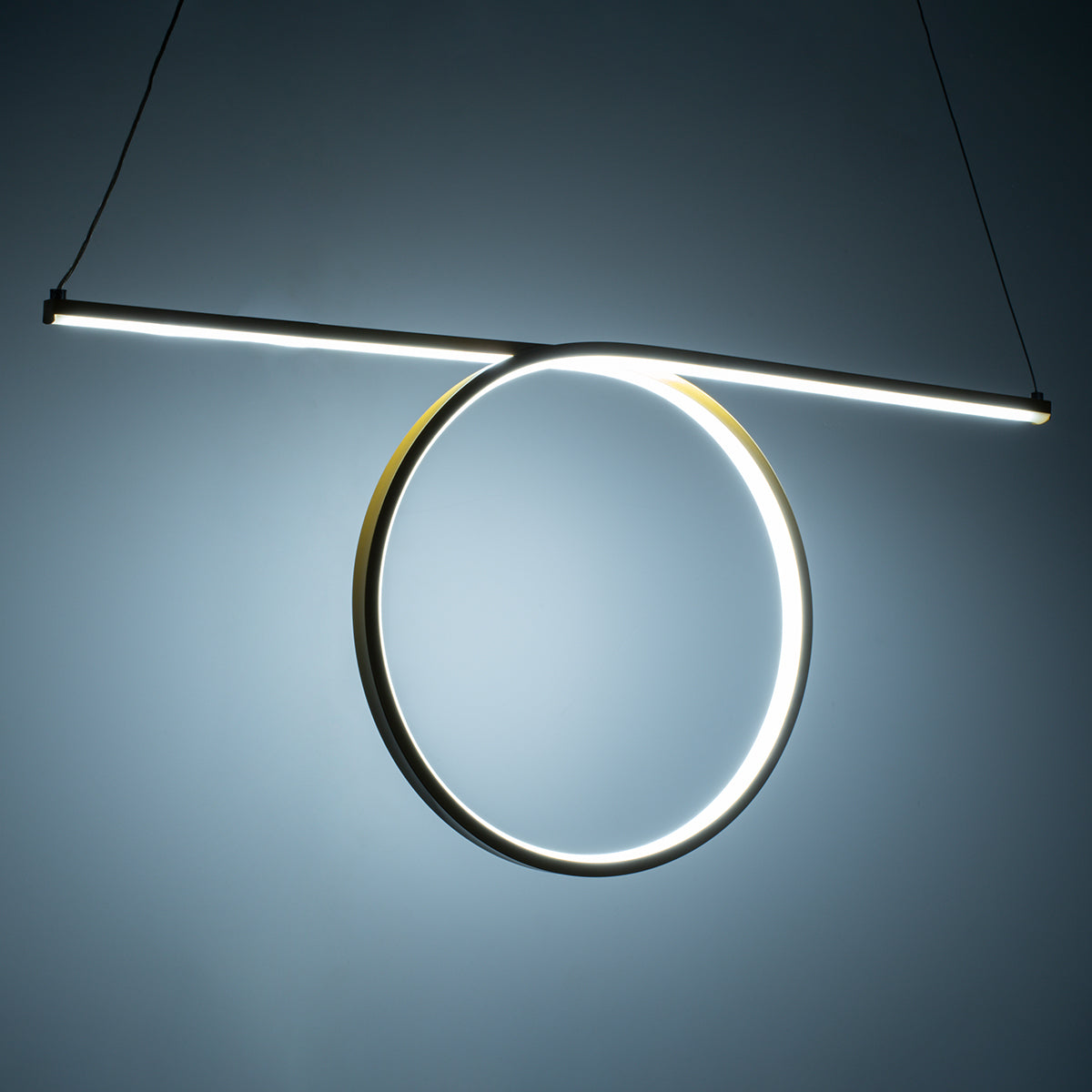 GLOBOSTAR® ROME 61297 Μοντέρνο Κρεμαστό Φωτιστικό Οροφής LED 24W 2640lm 200° AC 220-240V IP20 Ρυθμιζόμενο Λευκό CCT με On/Off 2700K/4500K/6000K - Lumileds SMD Chip - Χρυσό Βούρτσας - Μ65.5 x Π4 x Υ33cm - 3 Χρόνια Εγγύηση