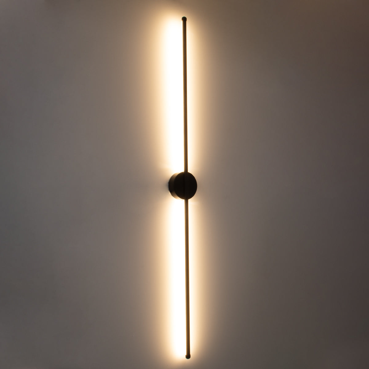 GLOBOSTAR® DIADEM 61333 Μοντέρνο Φωτιστικό Τοίχου - Απλίκα LED 18W 2160lm 120° AC 220-240V IP20 Ρυθμιζόμενο Λευκό CCT με On/Off 2700K/4500K/6000K - Lumileds SMD Chip - Μαύρο Ματ - Μ10 x Π4 x Υ120cm - 3 Χρόνια Εγγύηση