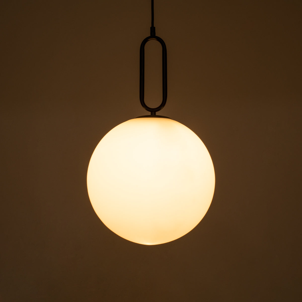 GLOBOSTAR® BELLISSIMO 61490 Μοντέρνο Κρεμαστό Φωτιστικό Οροφής με Ντουί 1 x E27 AC 220-240V IP20 - Λευκό & Μαύρο - Μ30 x Π30 x Υ52cm