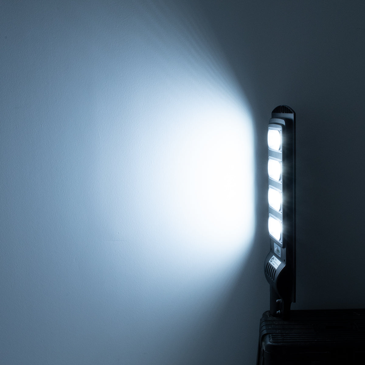 GloboStar® 71553 Αυτόνομο Ηλιακό Φωτιστικό Δρόμου Street Light LED SMD 200W 16000lm με Ενσωματωμένη Μπαταρία Li-ion 12000mAh - Φωτοβολταϊκό Πάνελ με Αισθητήρα Ημέρας-Νύχτας PIR Αισθητήρα Κίνησης Αδιάβροχο IP65 Ψυχρό Λευκό 6000K - ledmania.gr